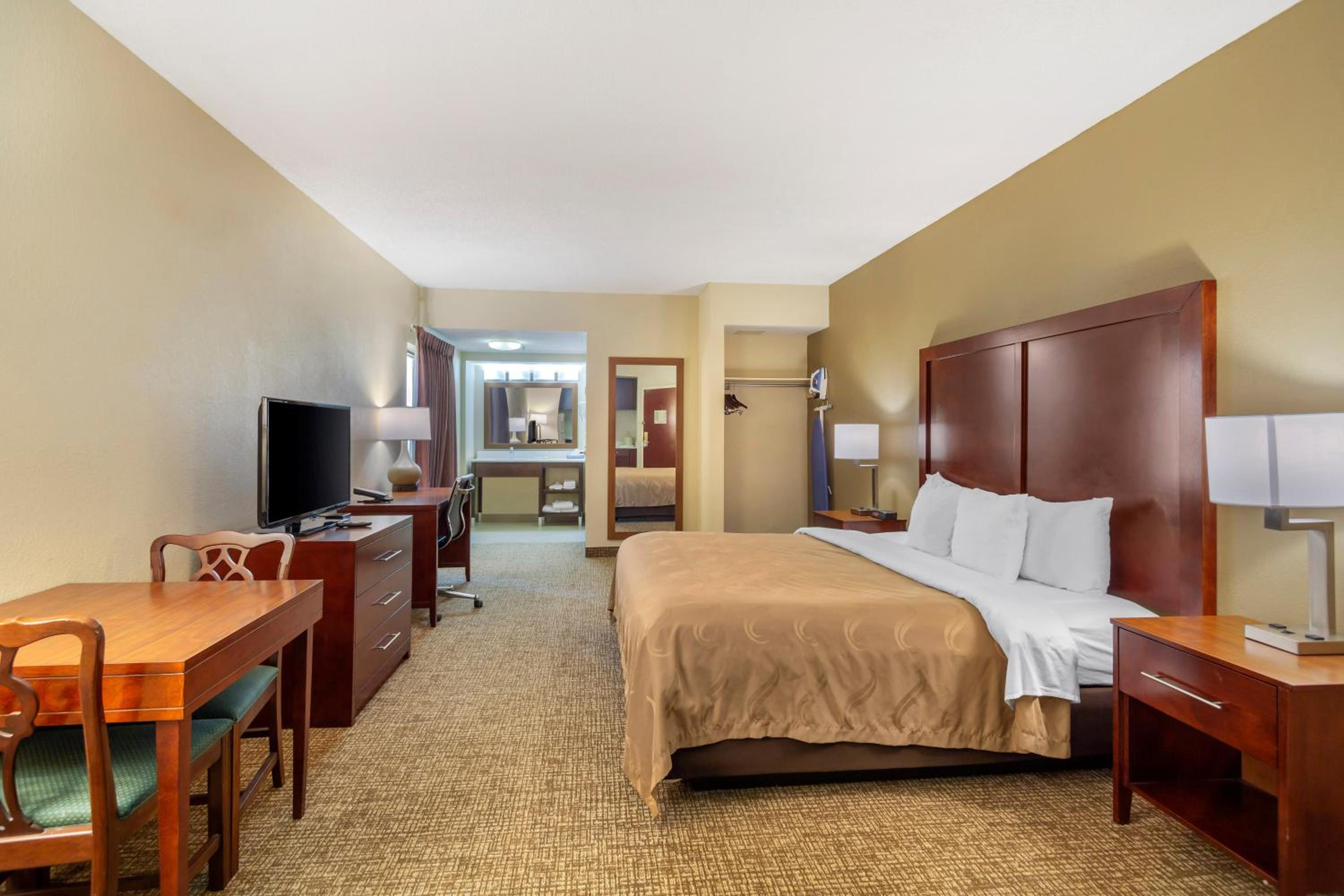 King Room - Accessible/Non-Smoking - Photo 2