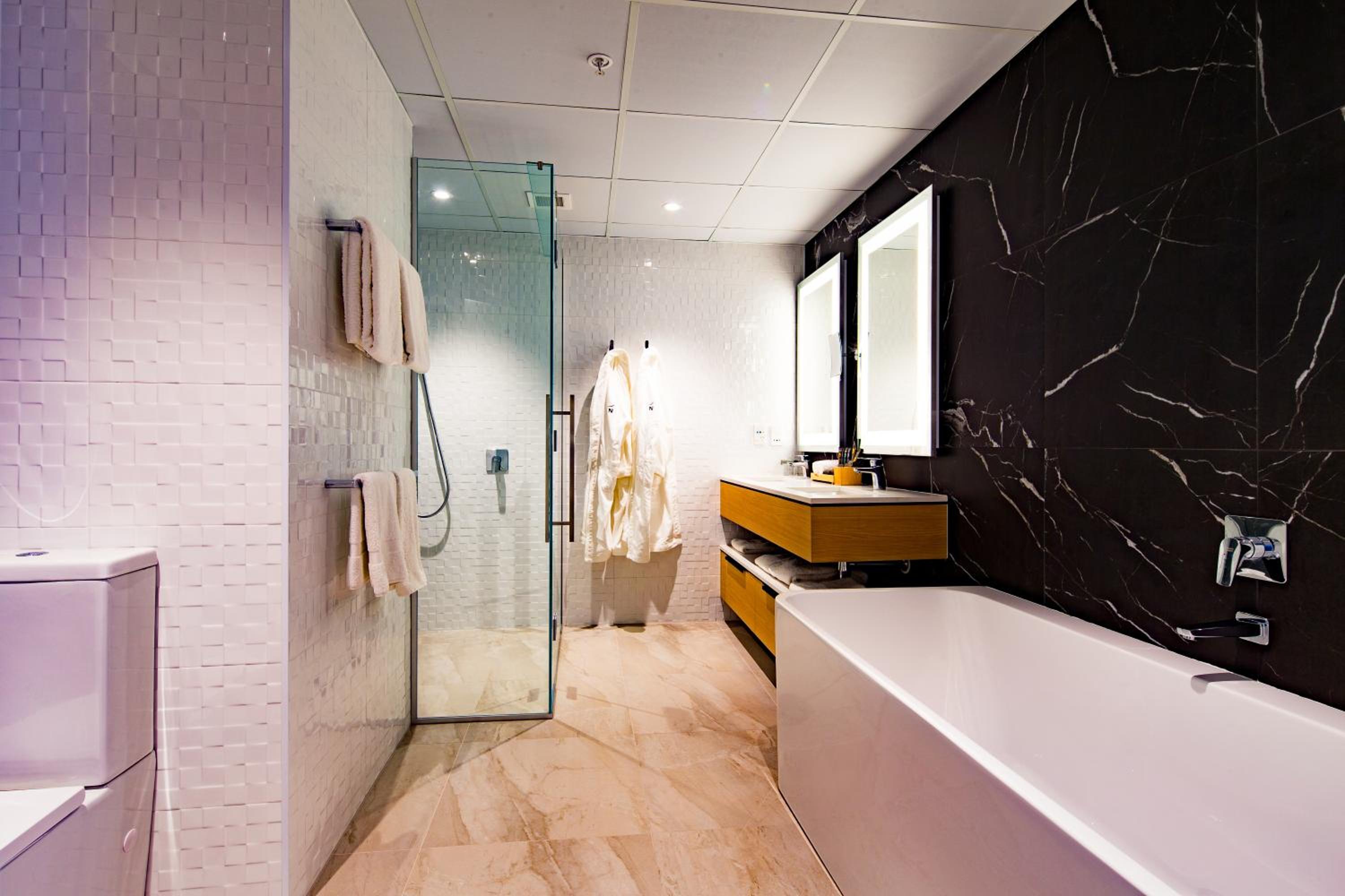 Executive King Suite - Photo 6