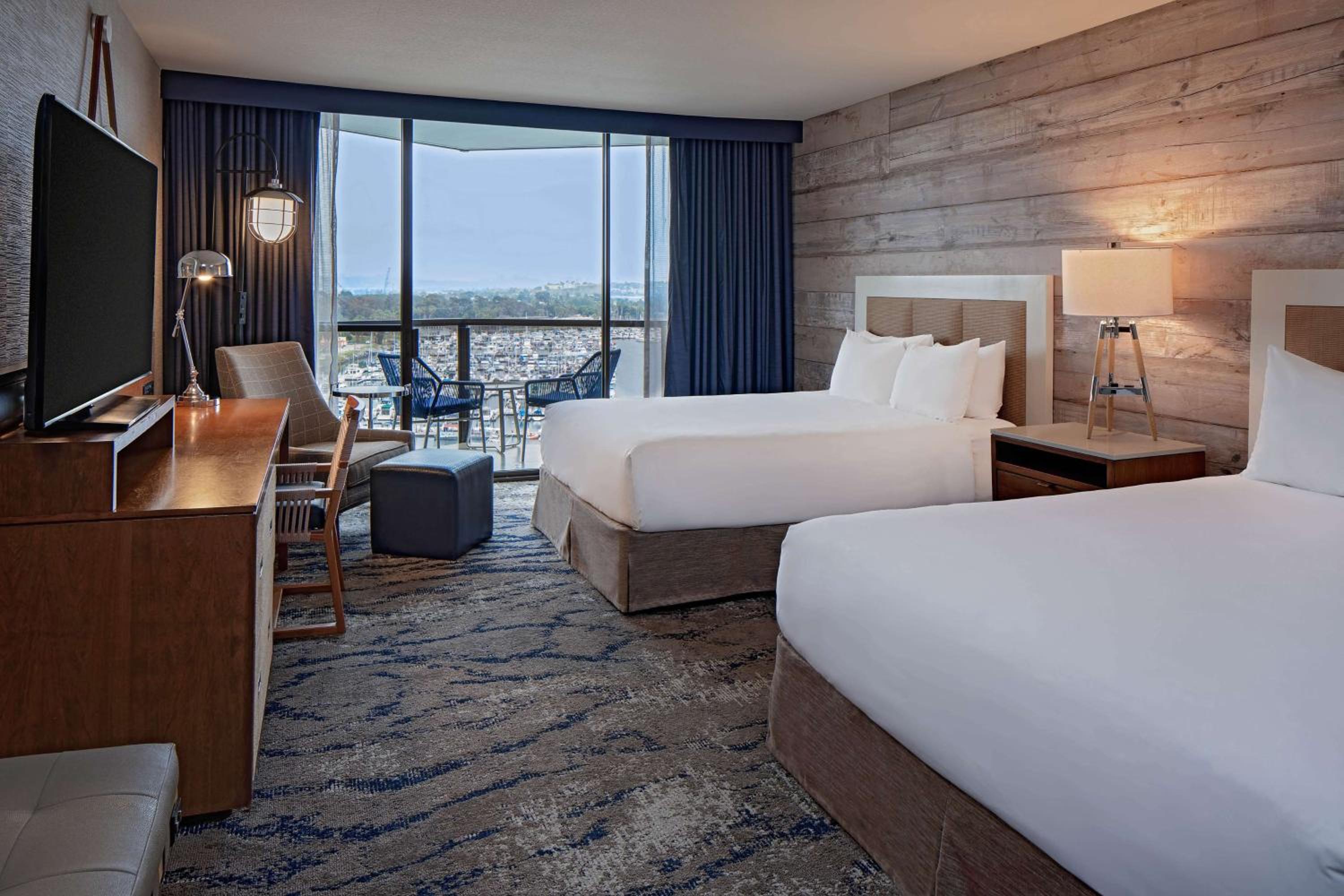 Queen Room with Two Queen Beds and Marina View - Photo 4
