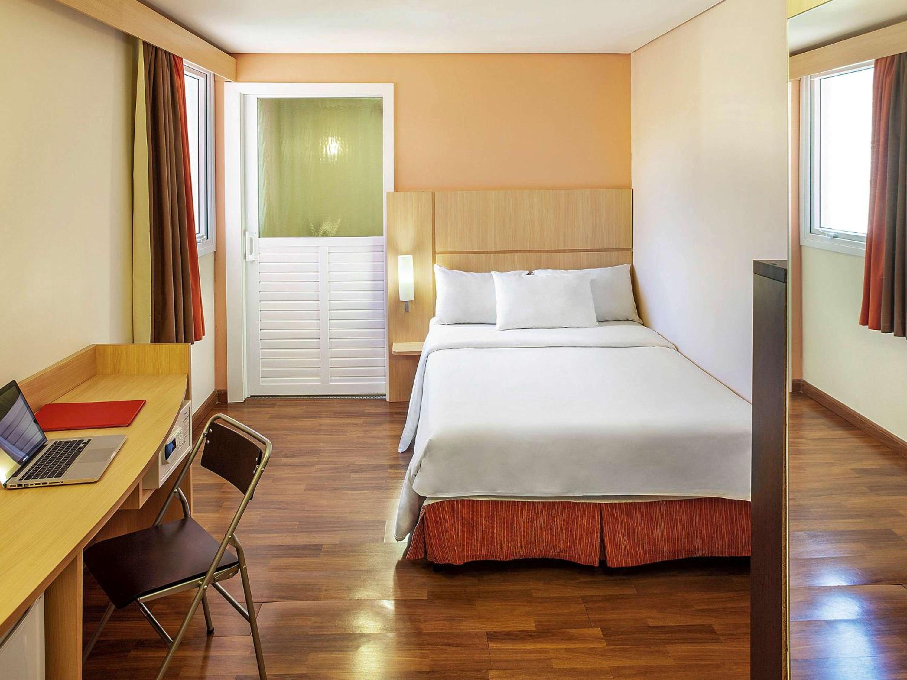 Standard Apartment with One Double Bed - Disability Access photo 3