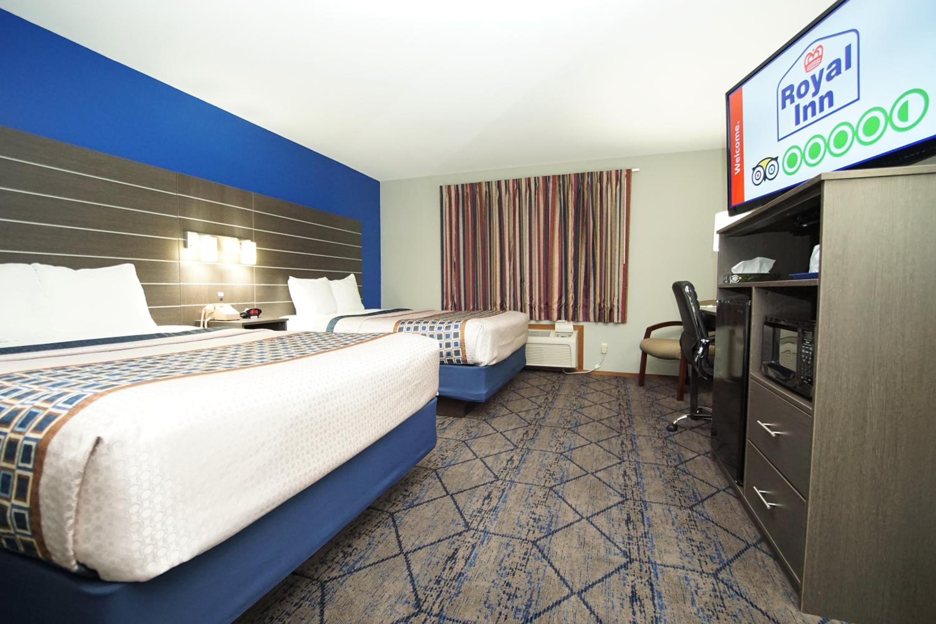 Deluxe Queen Room with Two Queen Beds - Non-Smoking photo 3