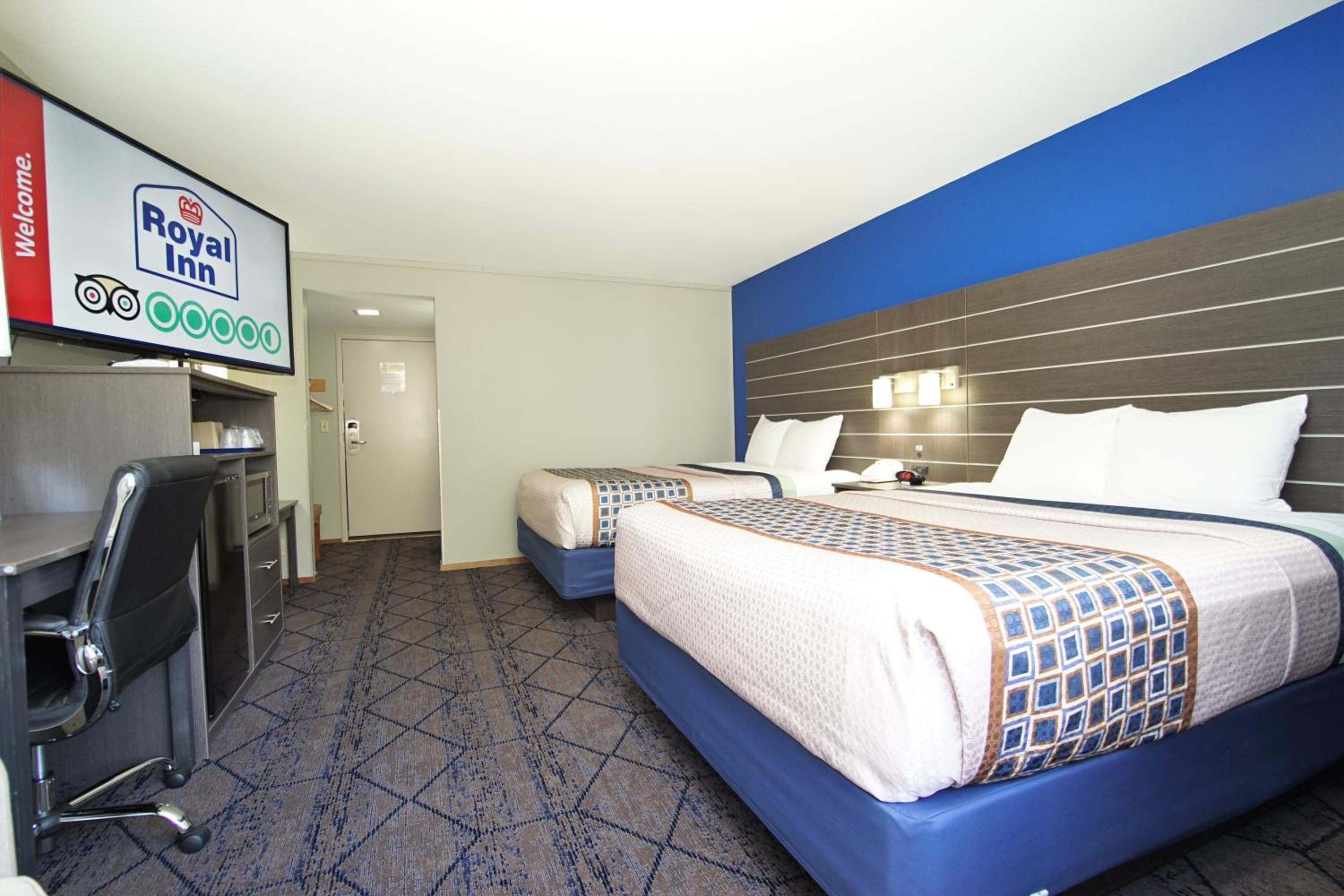 Deluxe Queen Room with Two Queen Beds - Non-Smoking photo 1