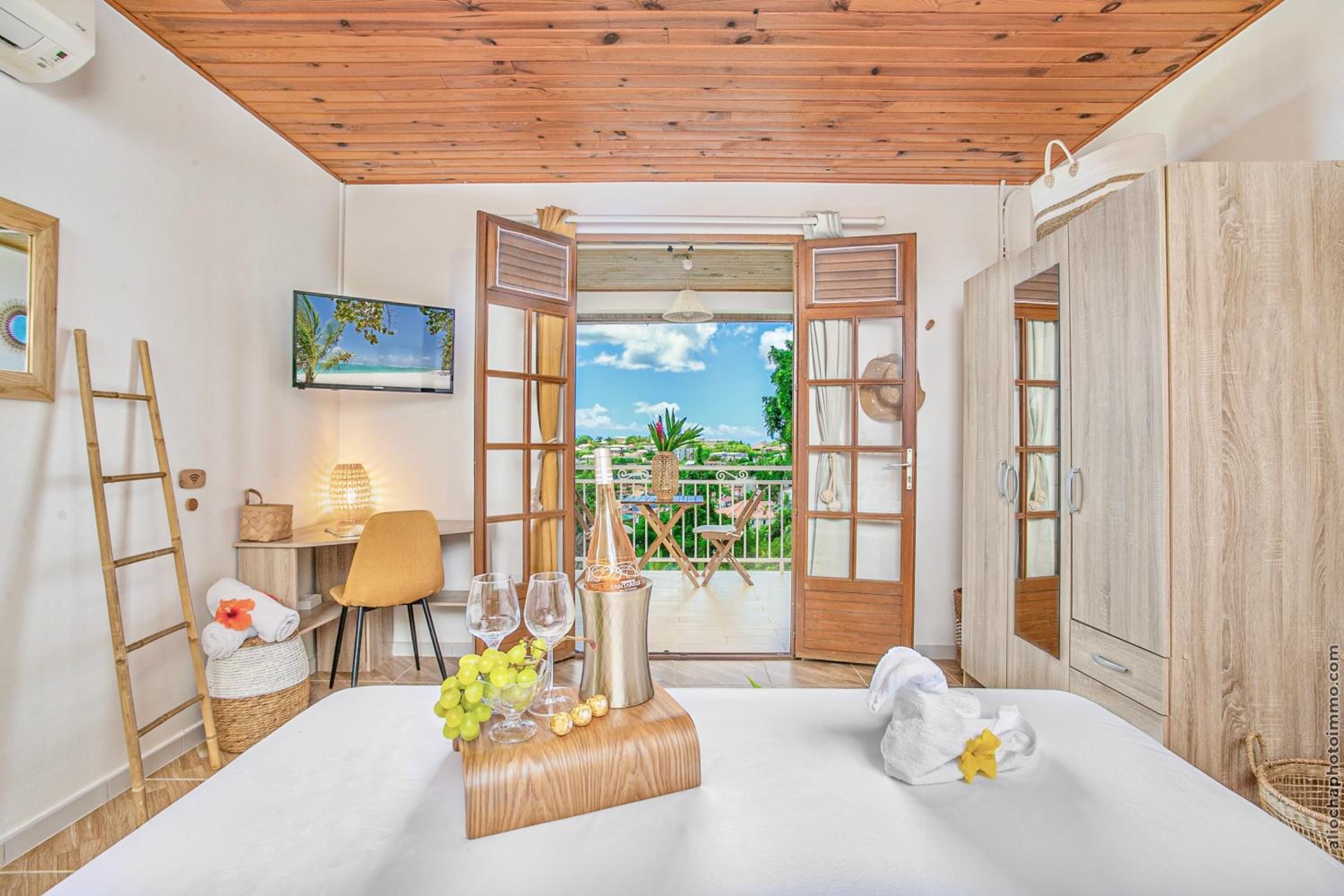 Suite with Hot Tub