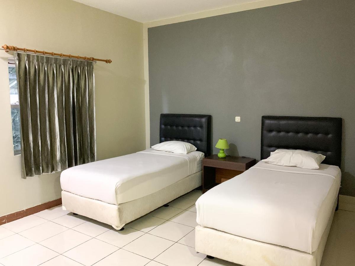 Standard Twin Room - Photo 2