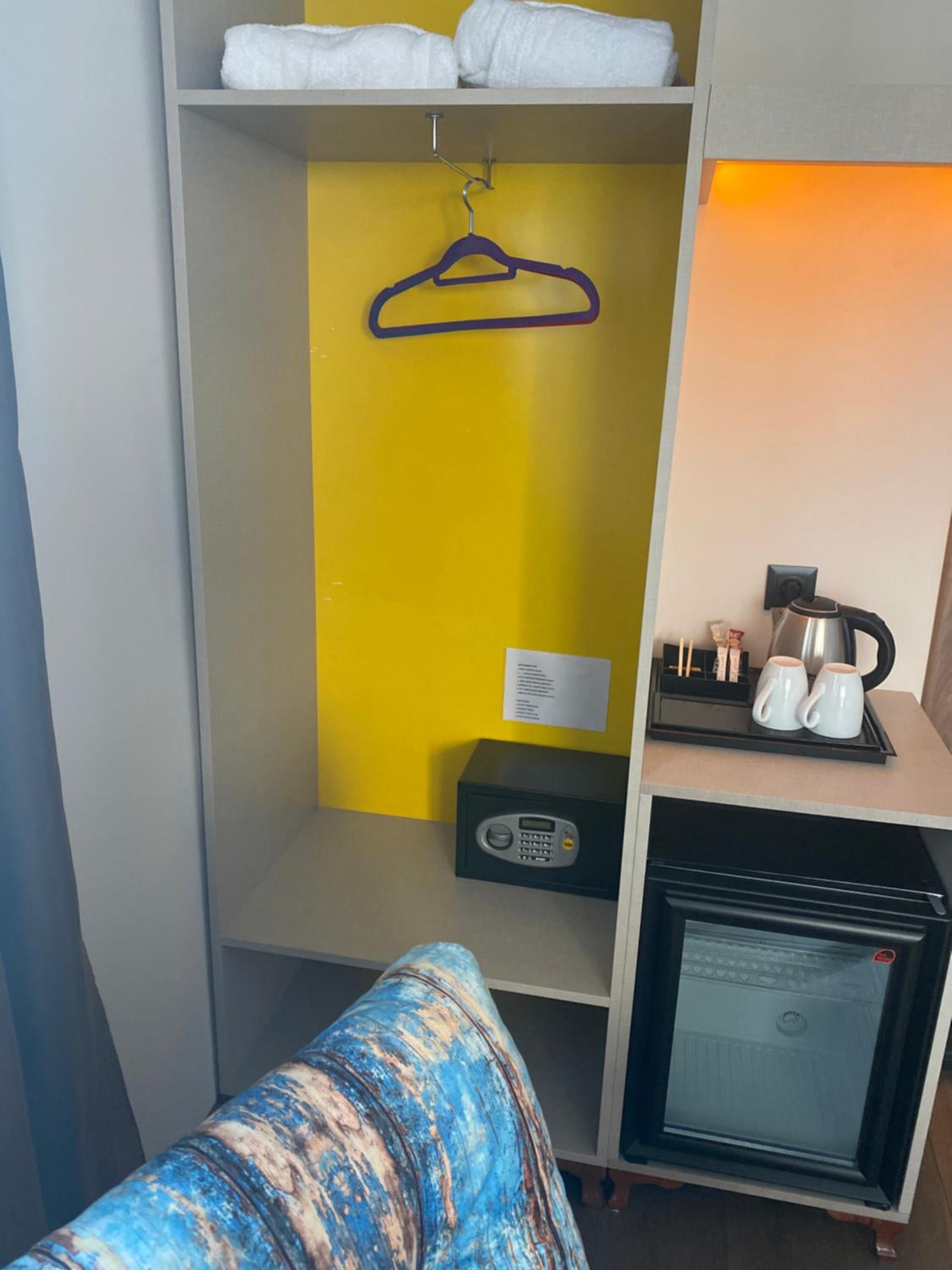Large Double Room thumbnail 6