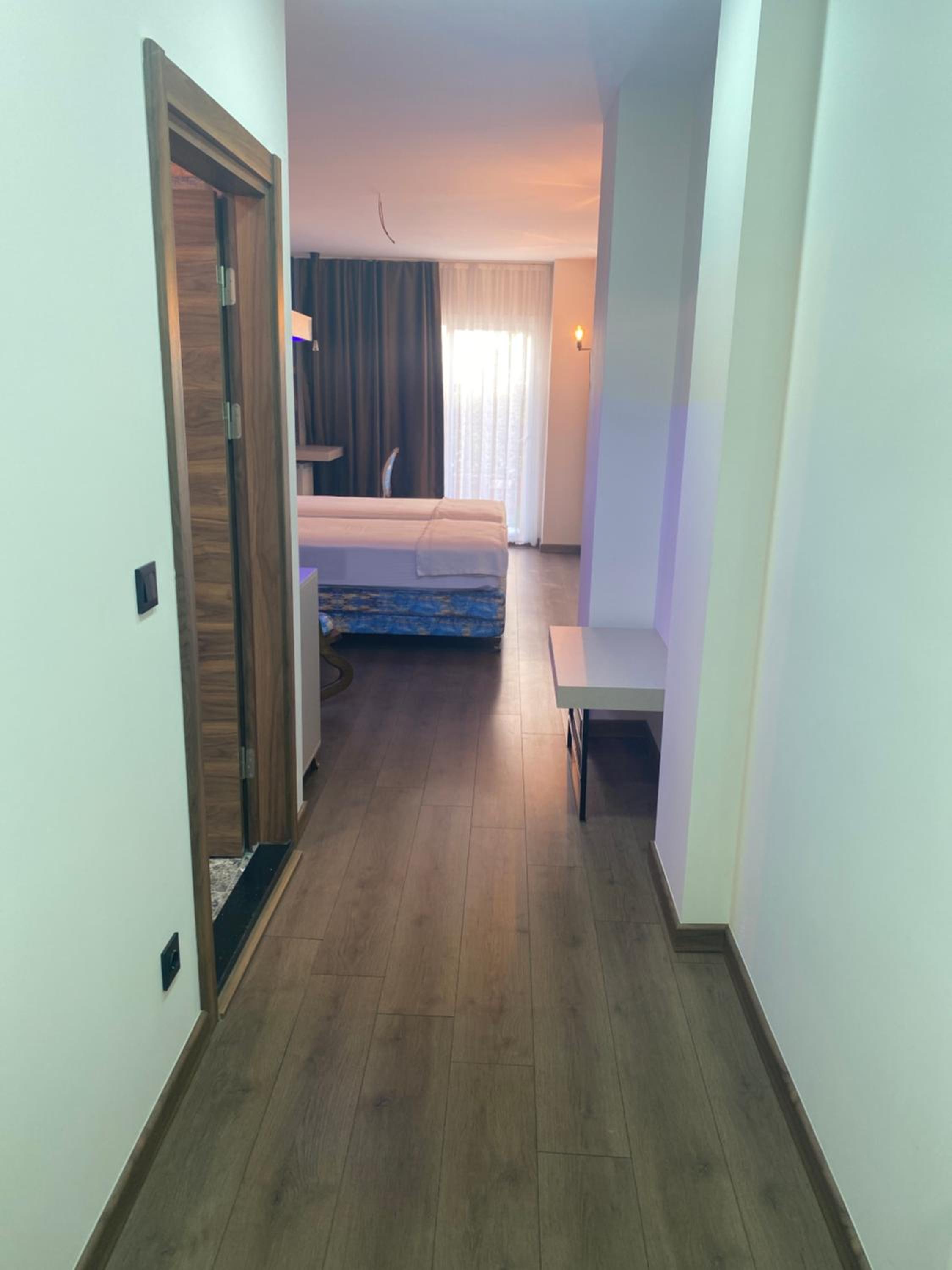 Deluxe Double or Twin Room thumbnail 5
