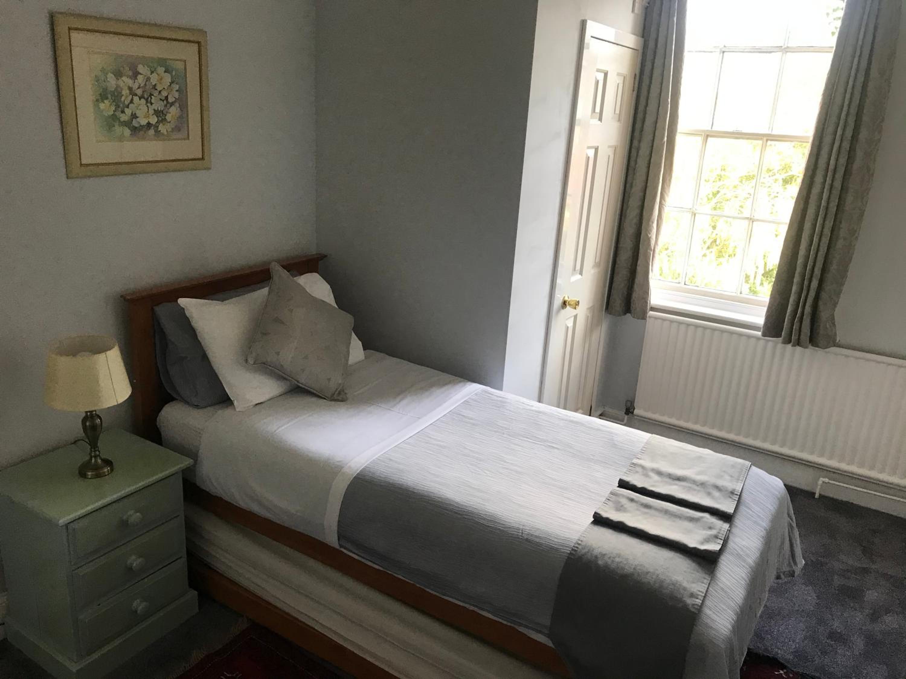 Standard Single Room with Shower photo 3
