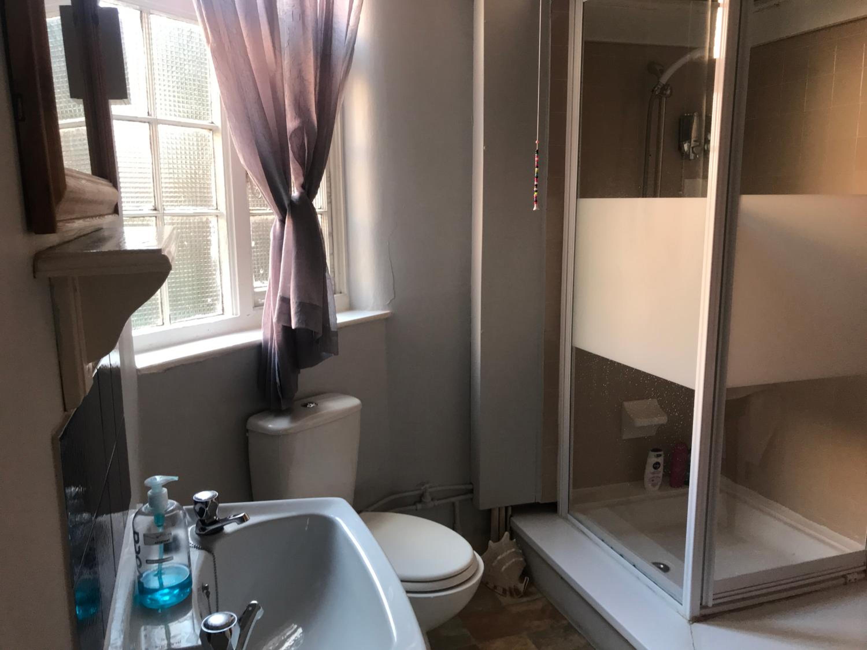 Deluxe Double Room with Shower photo 3