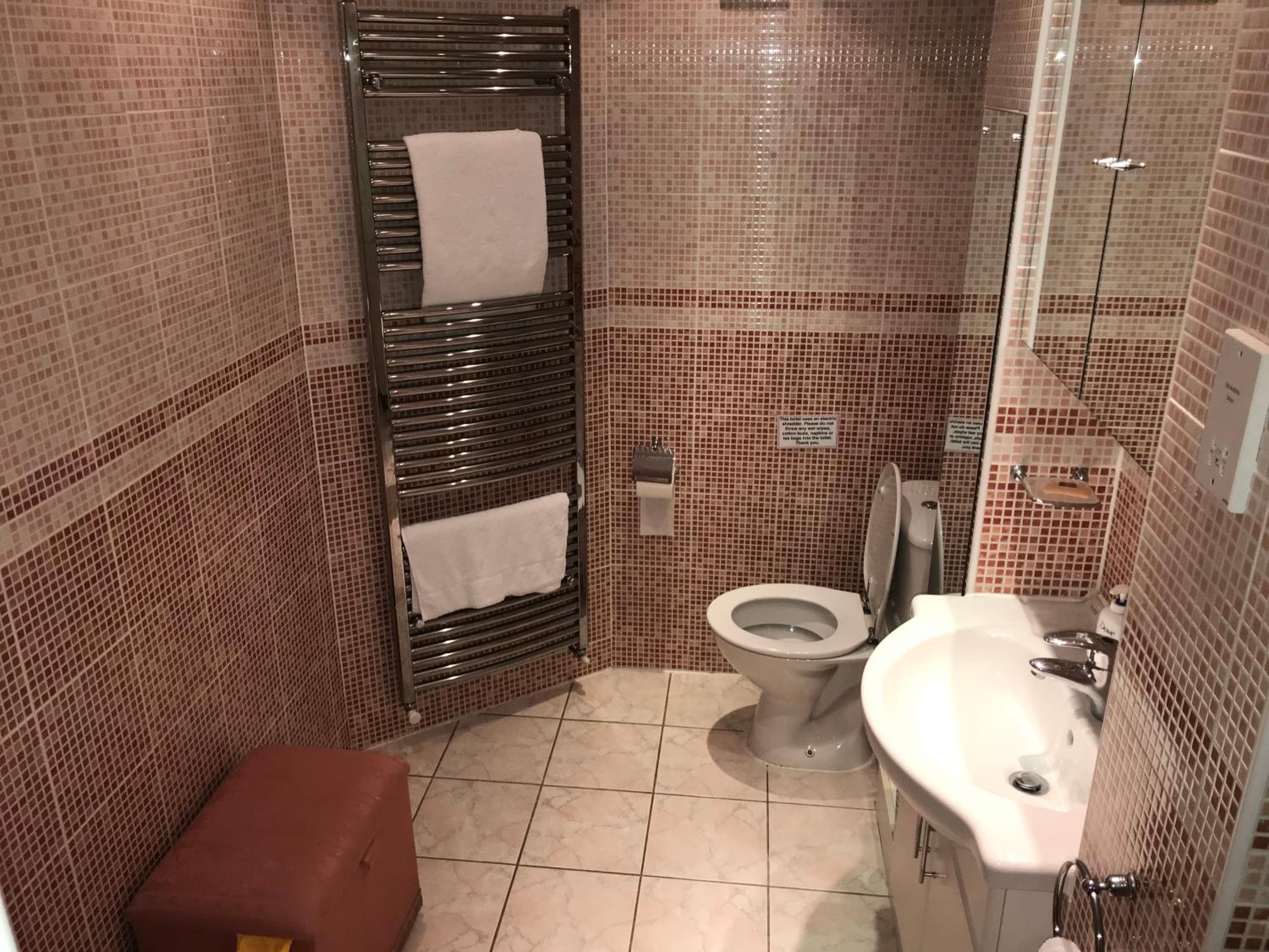 Single Room with Shared Bathroom photo 2