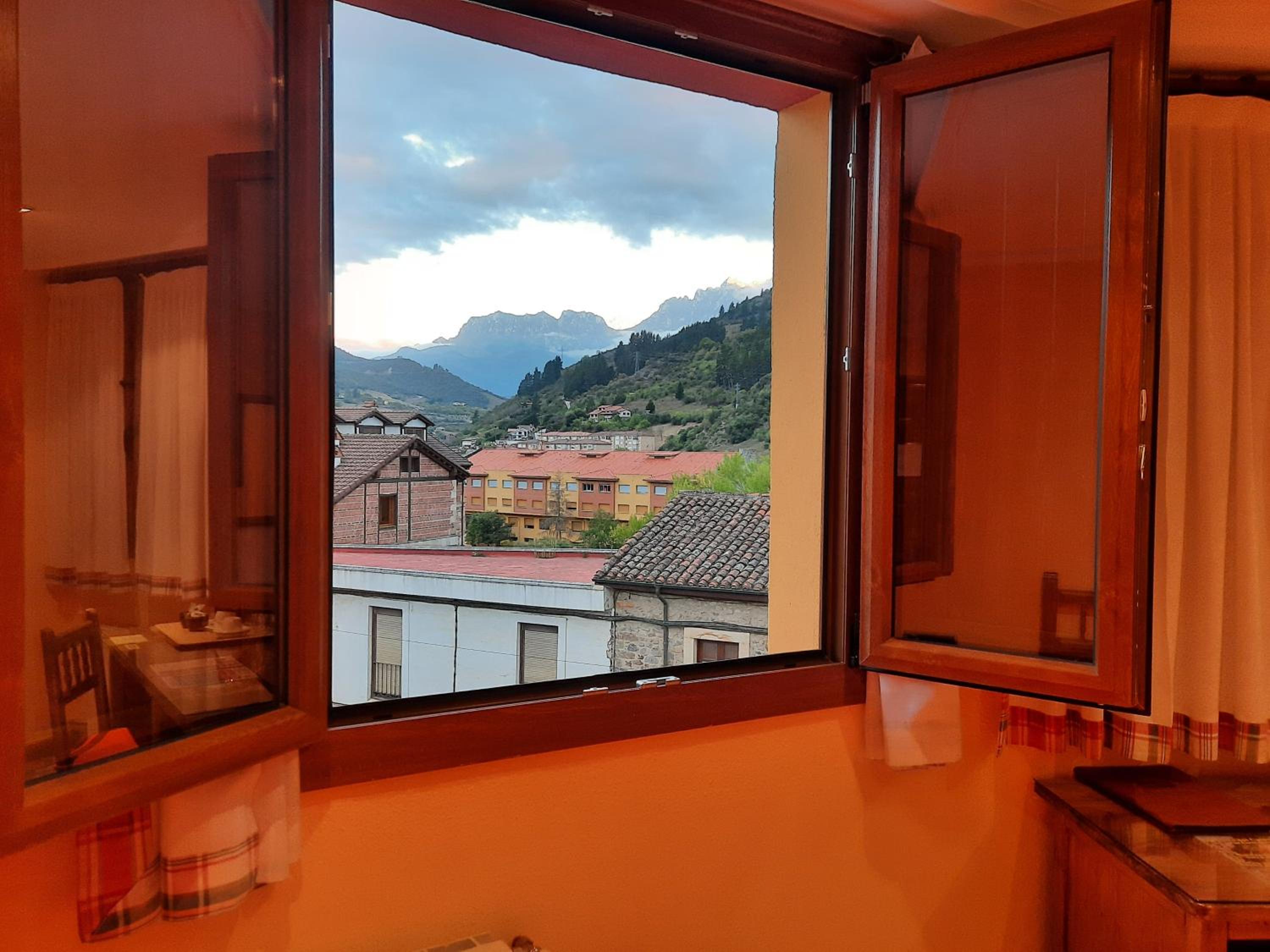 Junior Suite with Mountain View photo 3