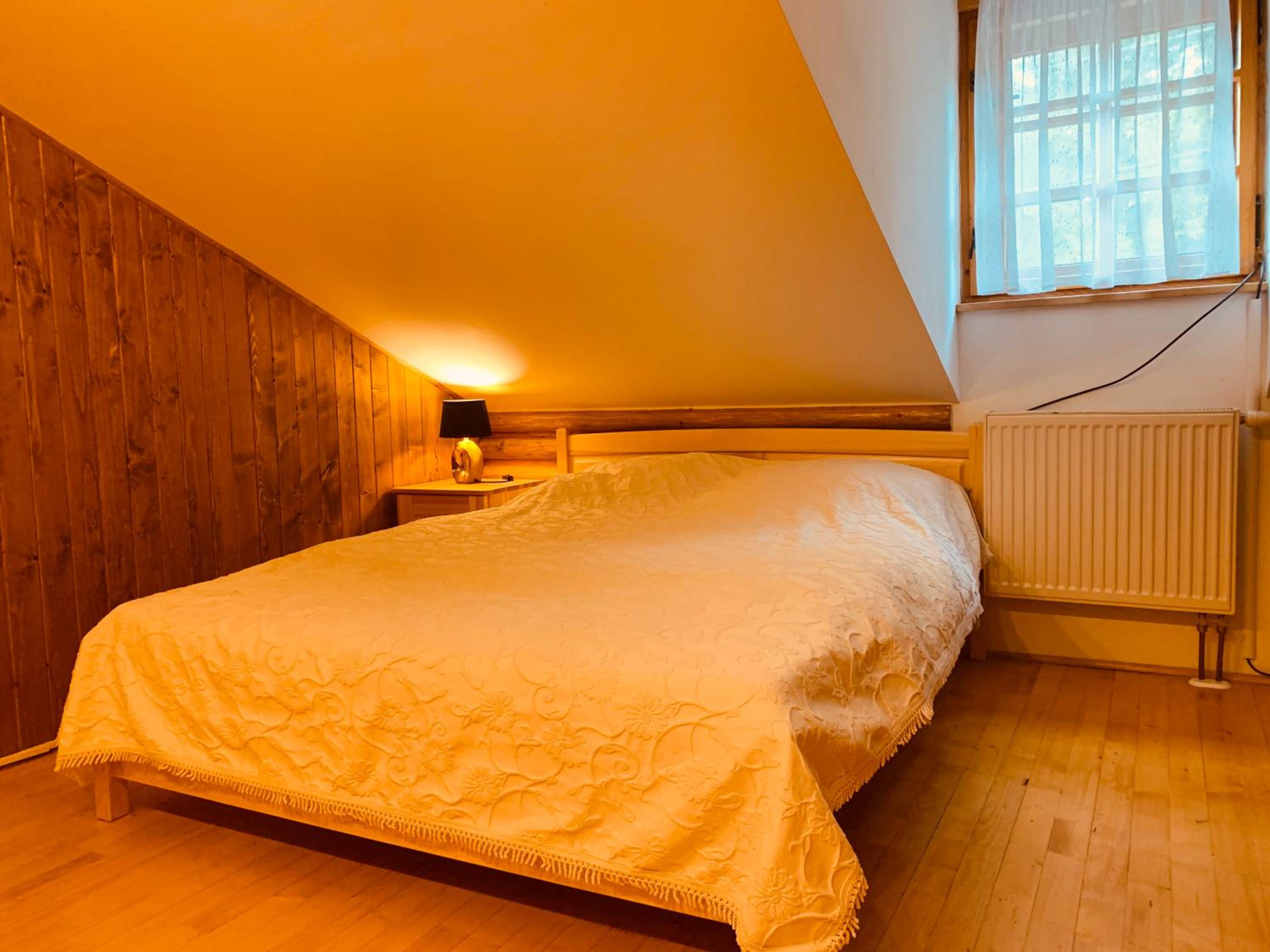 Economy Double Room - Photo 9