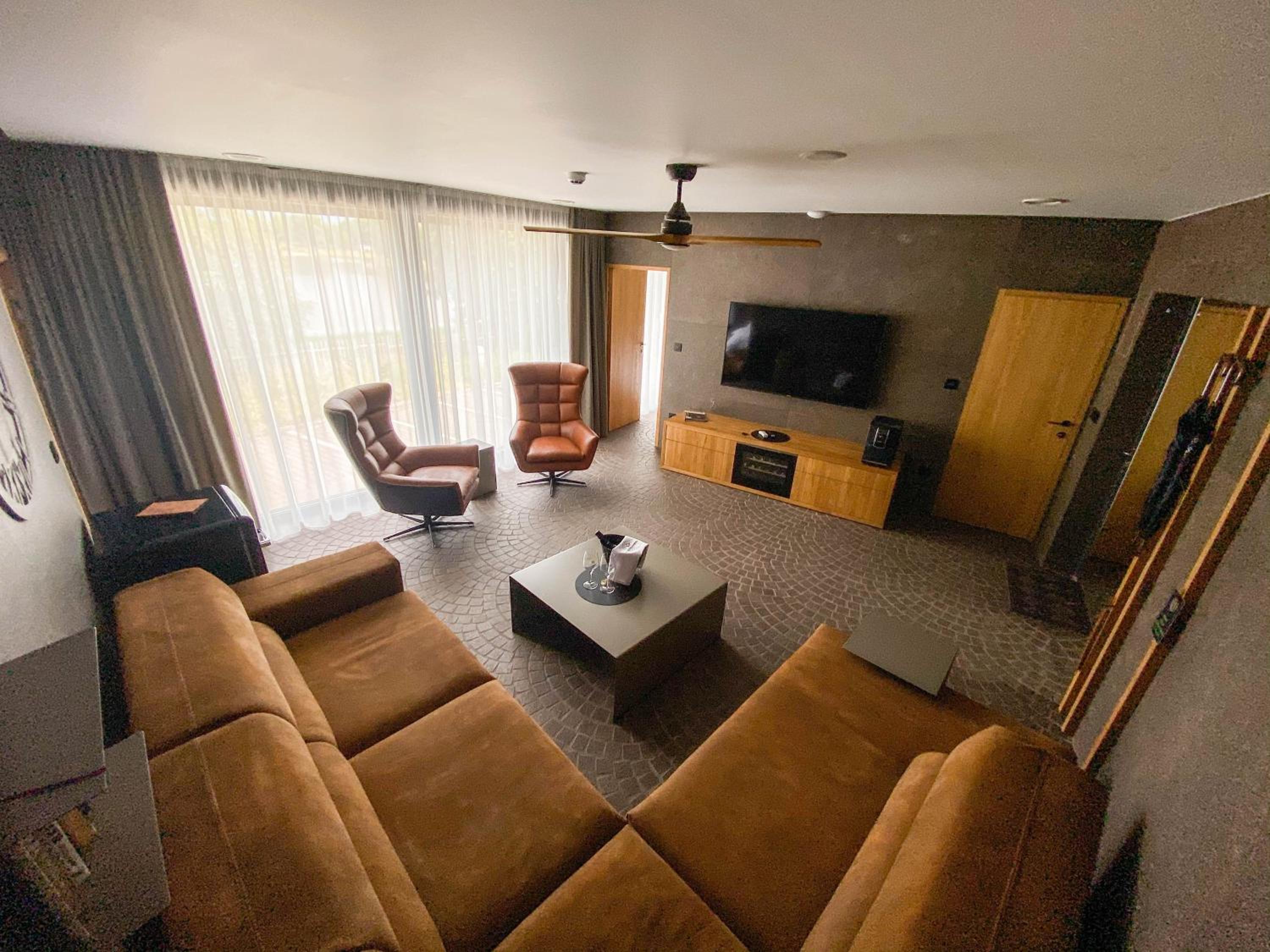 Two-Bedroom Apartment with Lake View