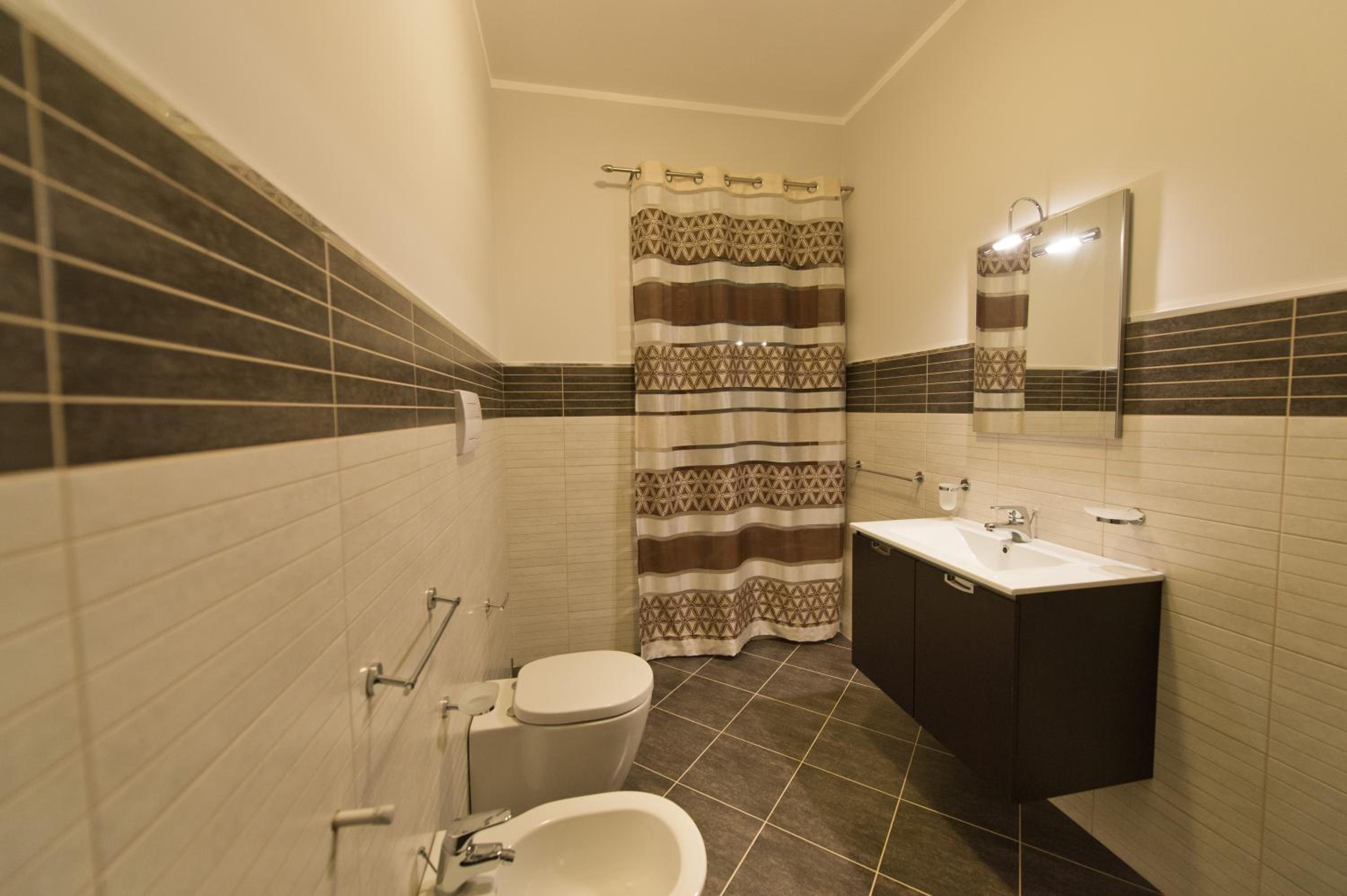 Two-Bedroom Apartment - Photo 2