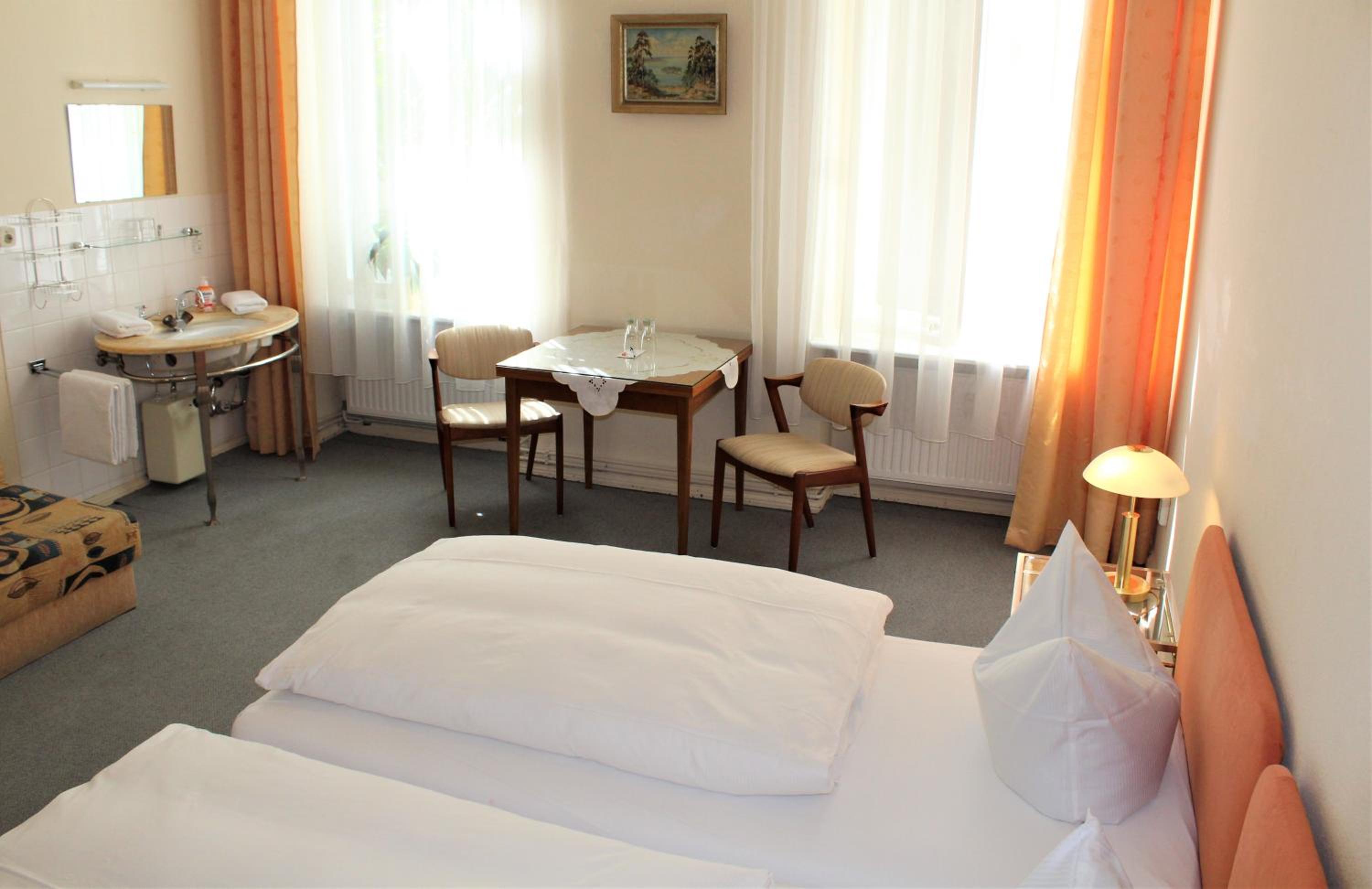 Triple Room with Shared Bathroom photo 3