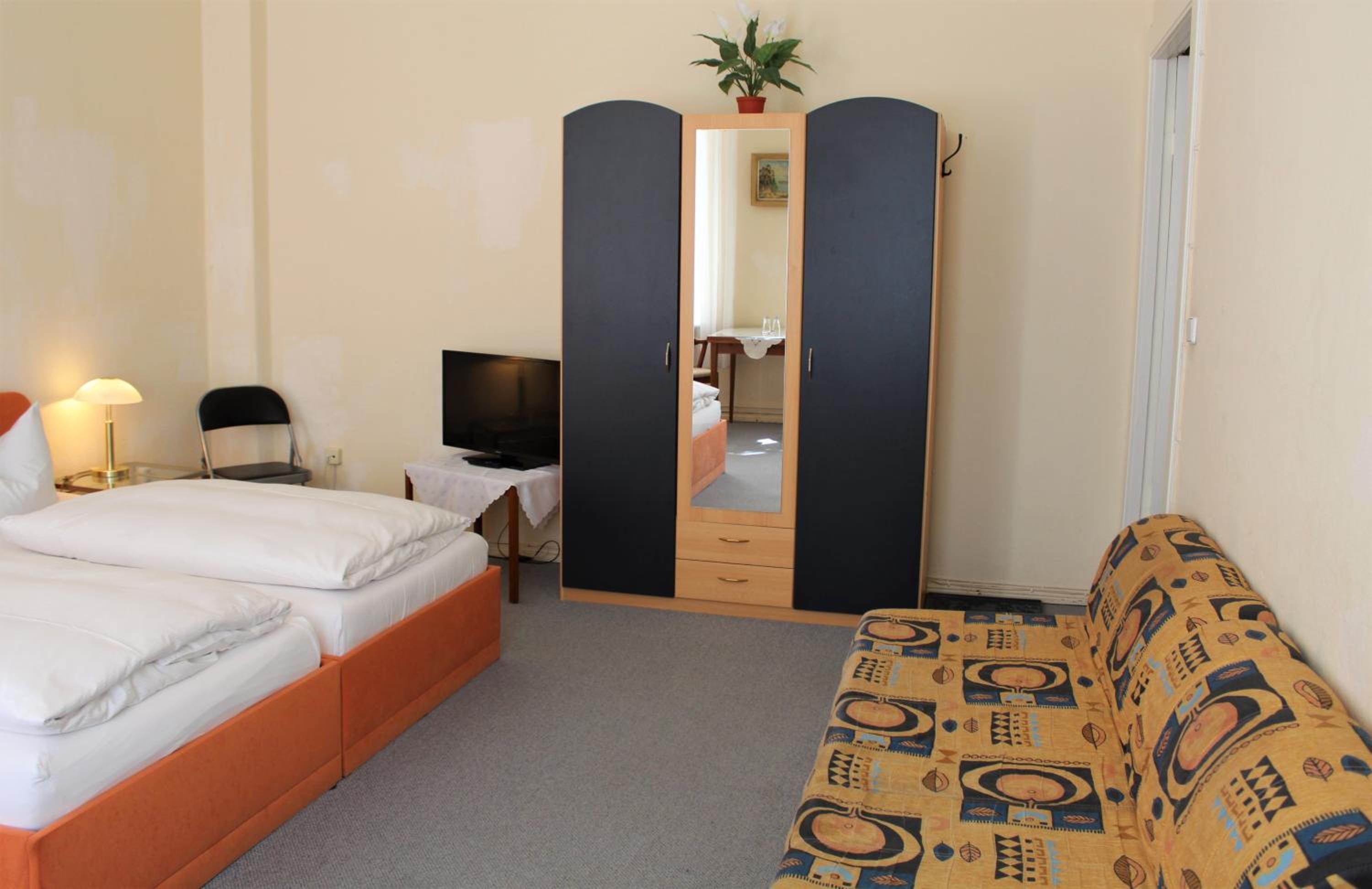 Triple Room with Shared Bathroom photo 2