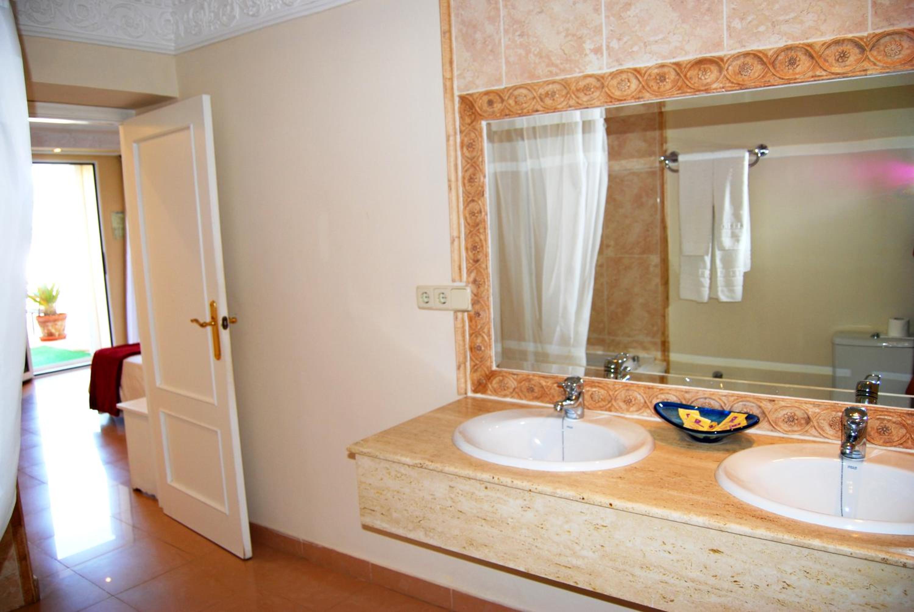 Double Room with Sea Views photo 2