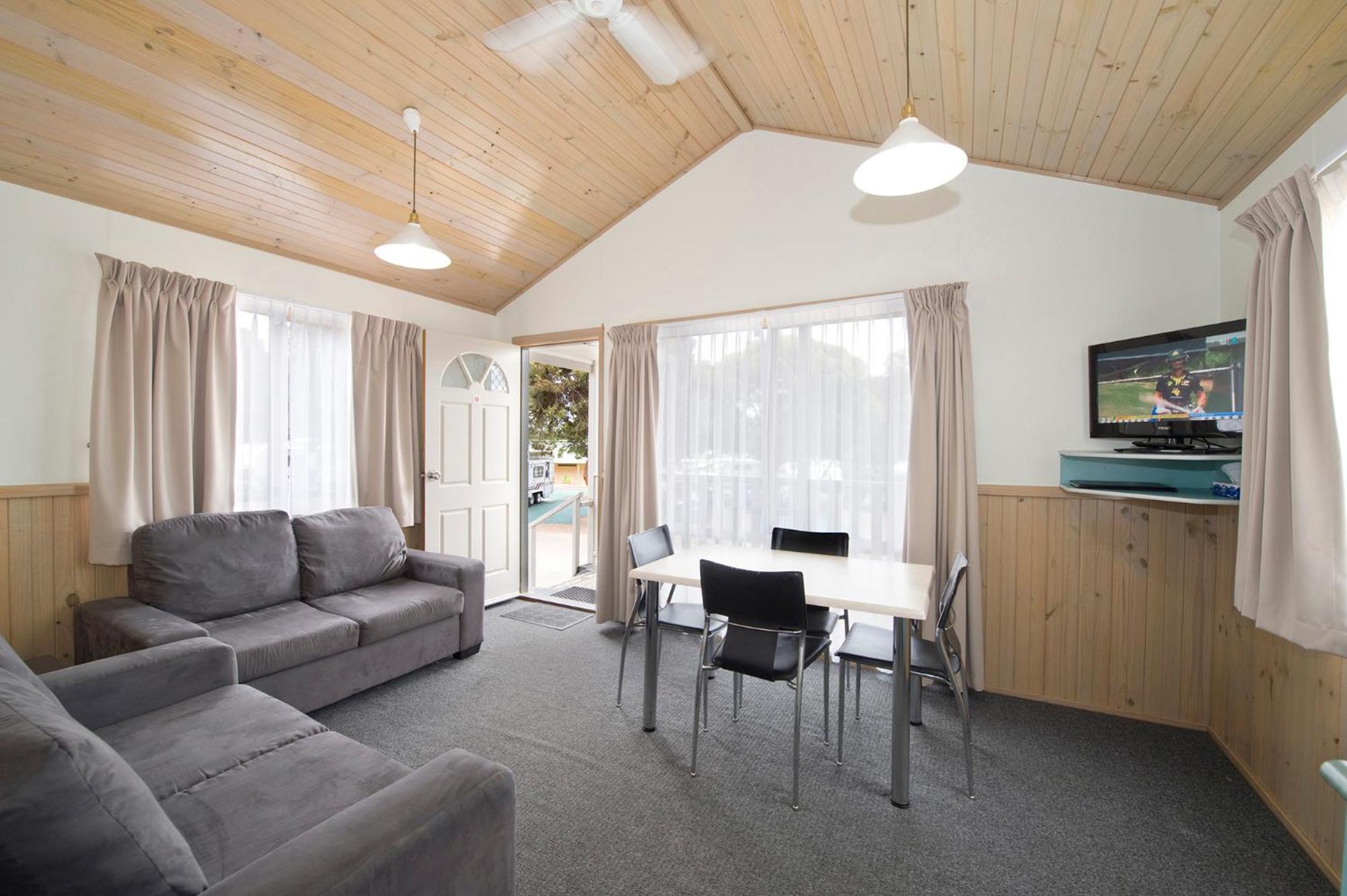 Family Suite (6 Adults)