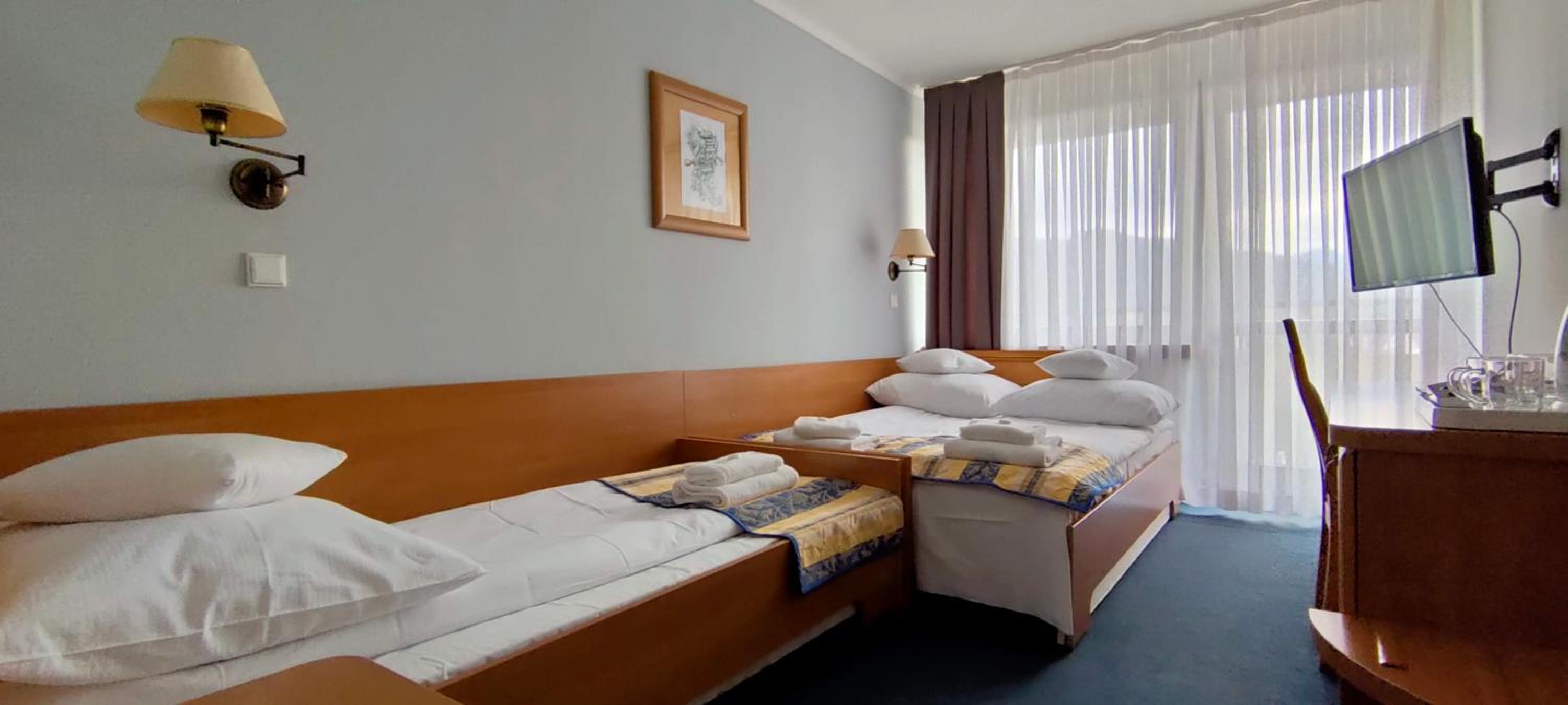 Double Room with an extra bed view / balcony - Photo 12