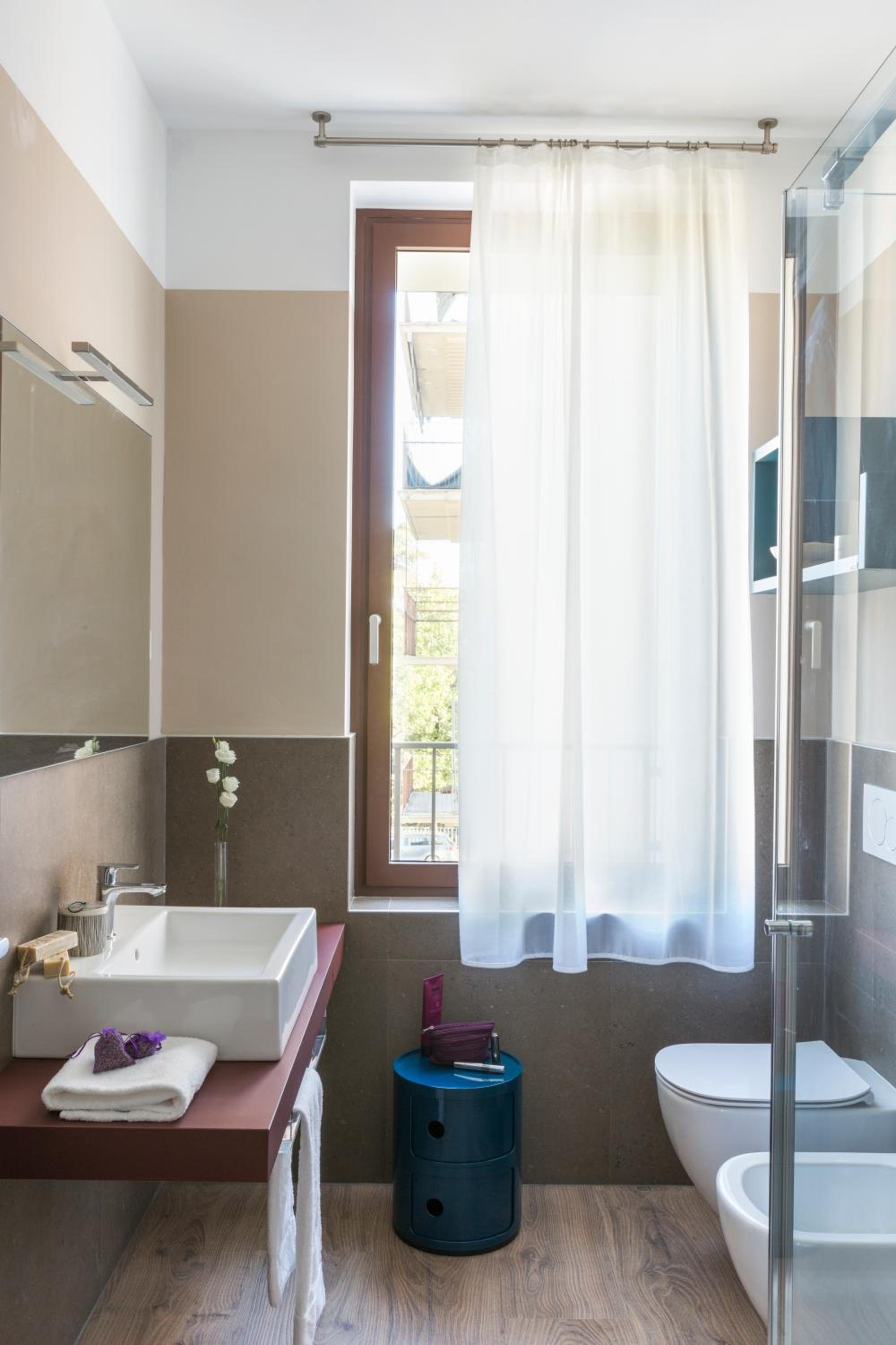 Two-Bedroom Apartment Comfort - Photo 12
