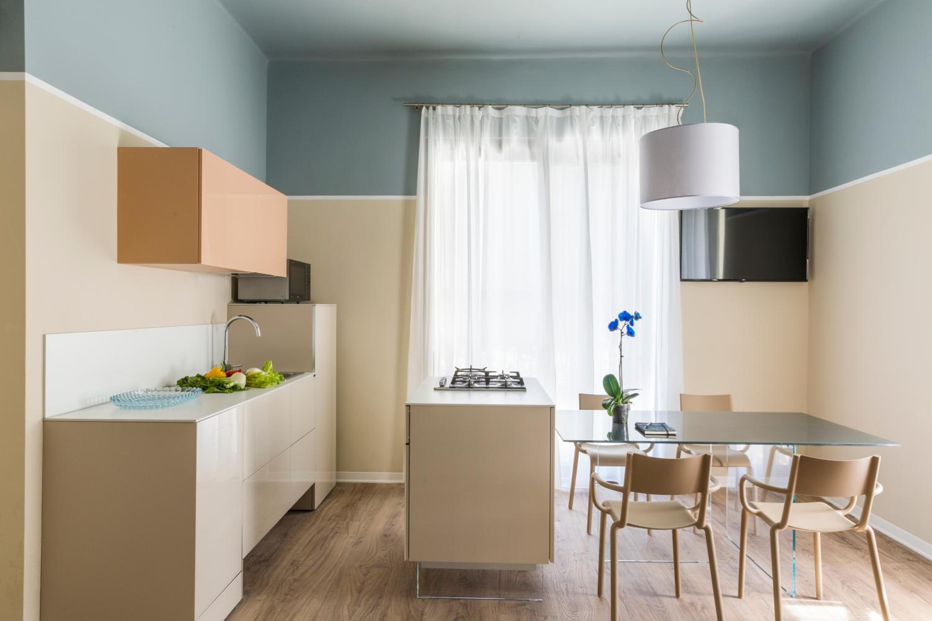 Two-Bedroom Apartment Comfort - Photo 13