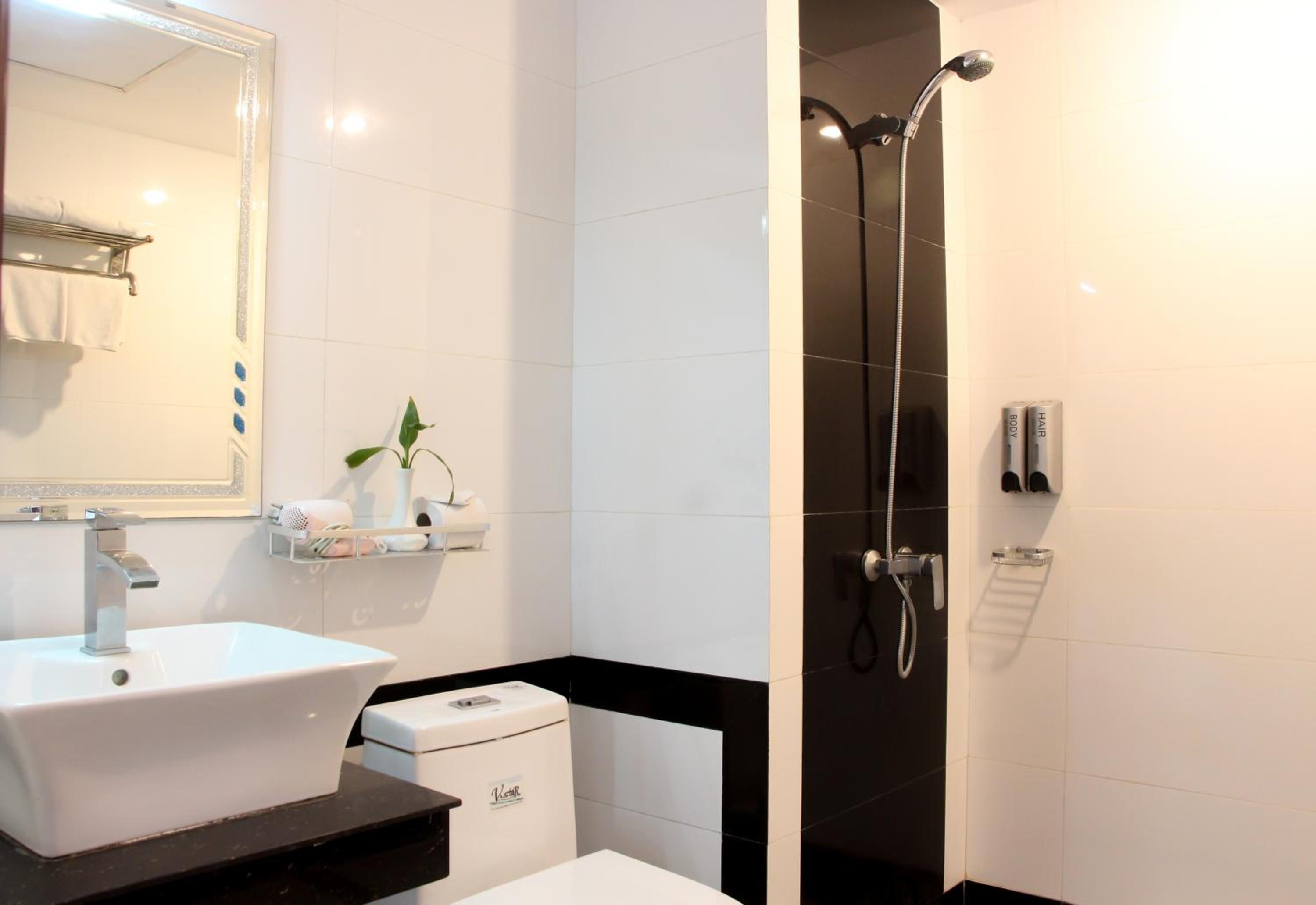 Deluxe Double Room with Balcony - Photo 12