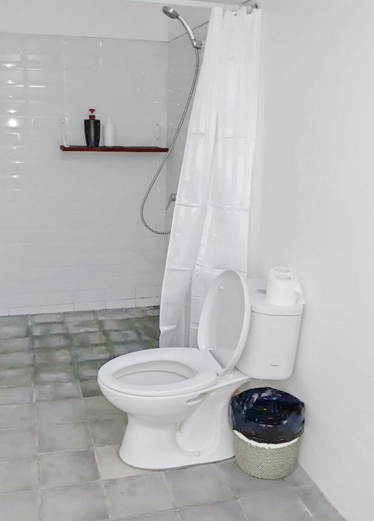 One-Bedroom Bungalow - Photo 19