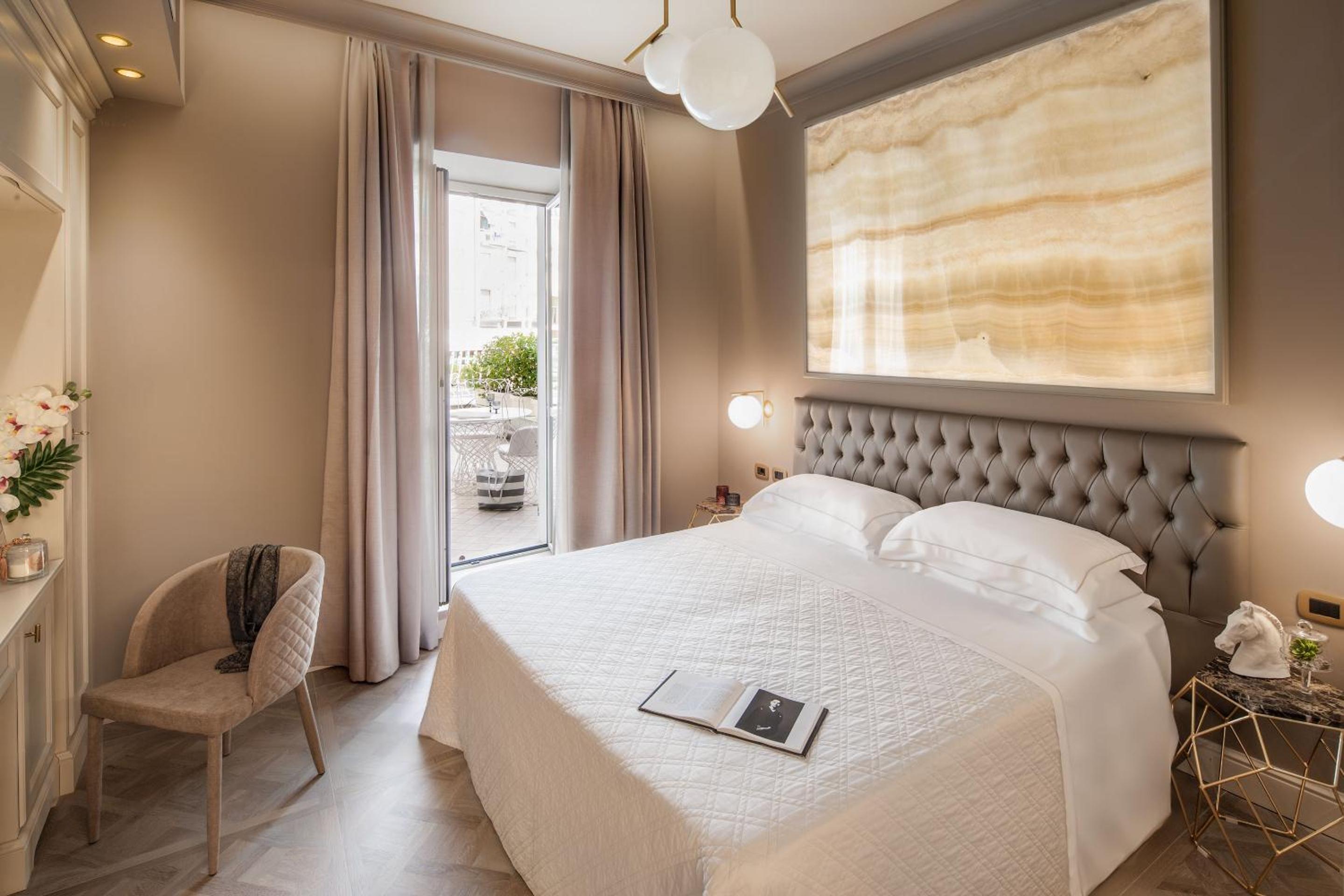 Superior Double or Twin Room with City View - Photo 2