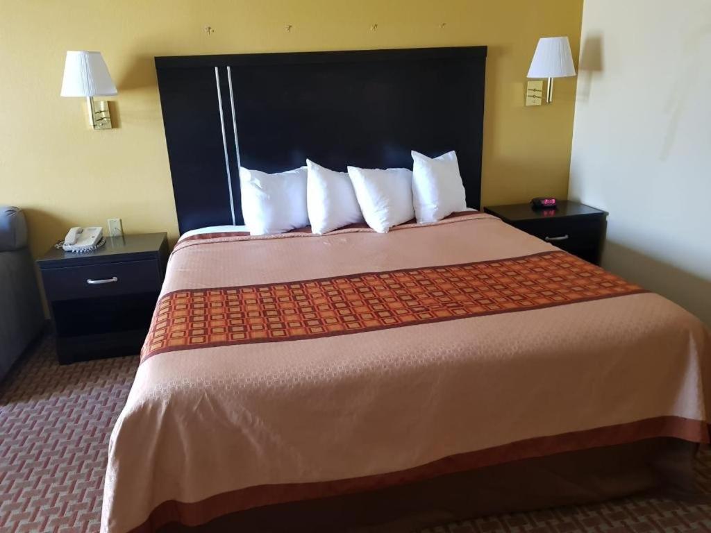 King Room - Accessible/Non-Smoking photo 1
