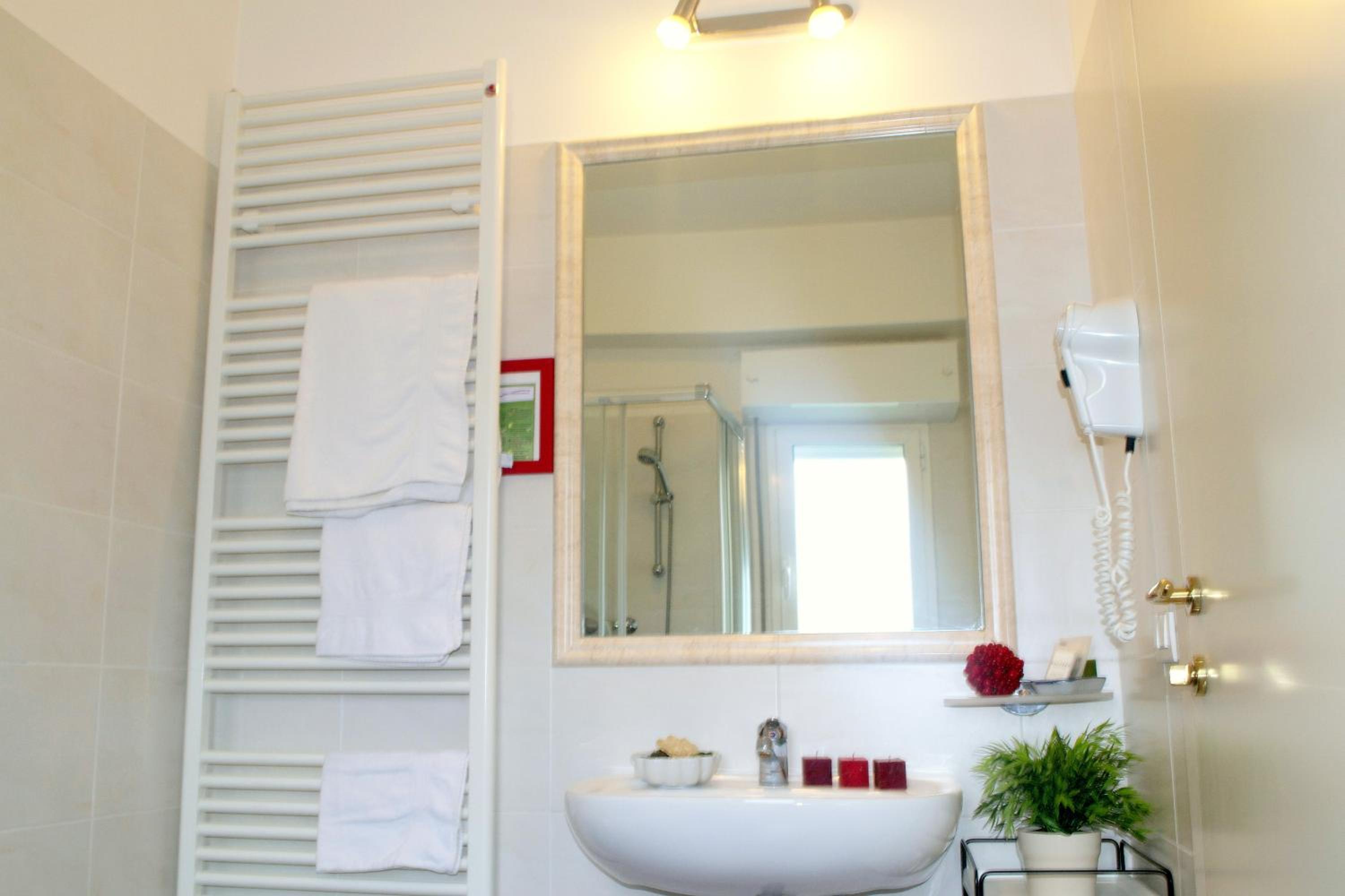 Superior Double or Twin Room - Photo 7