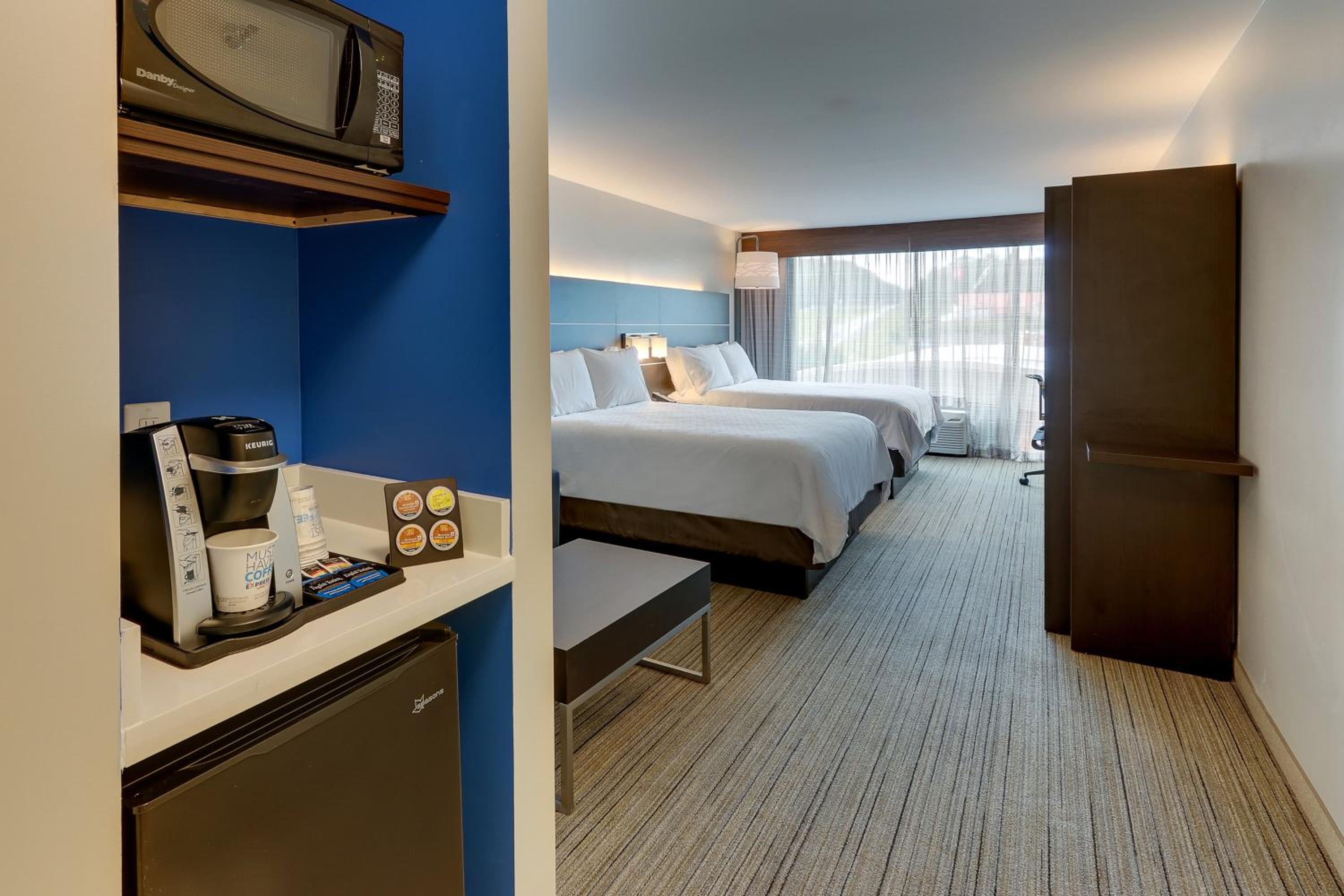 Suite with Two Queen Beds - Photo 1