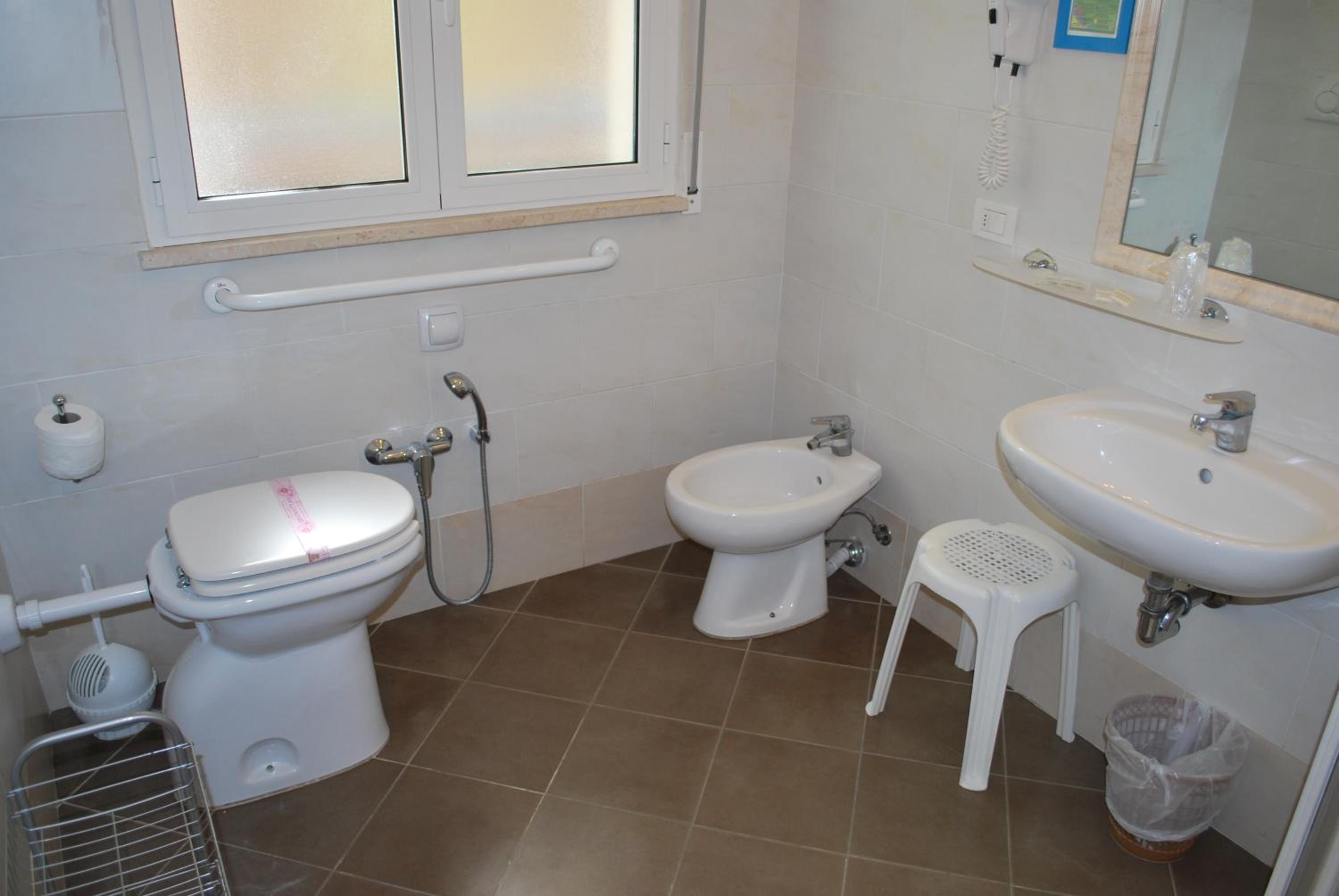 Superior Double or Twin Room - Photo 11