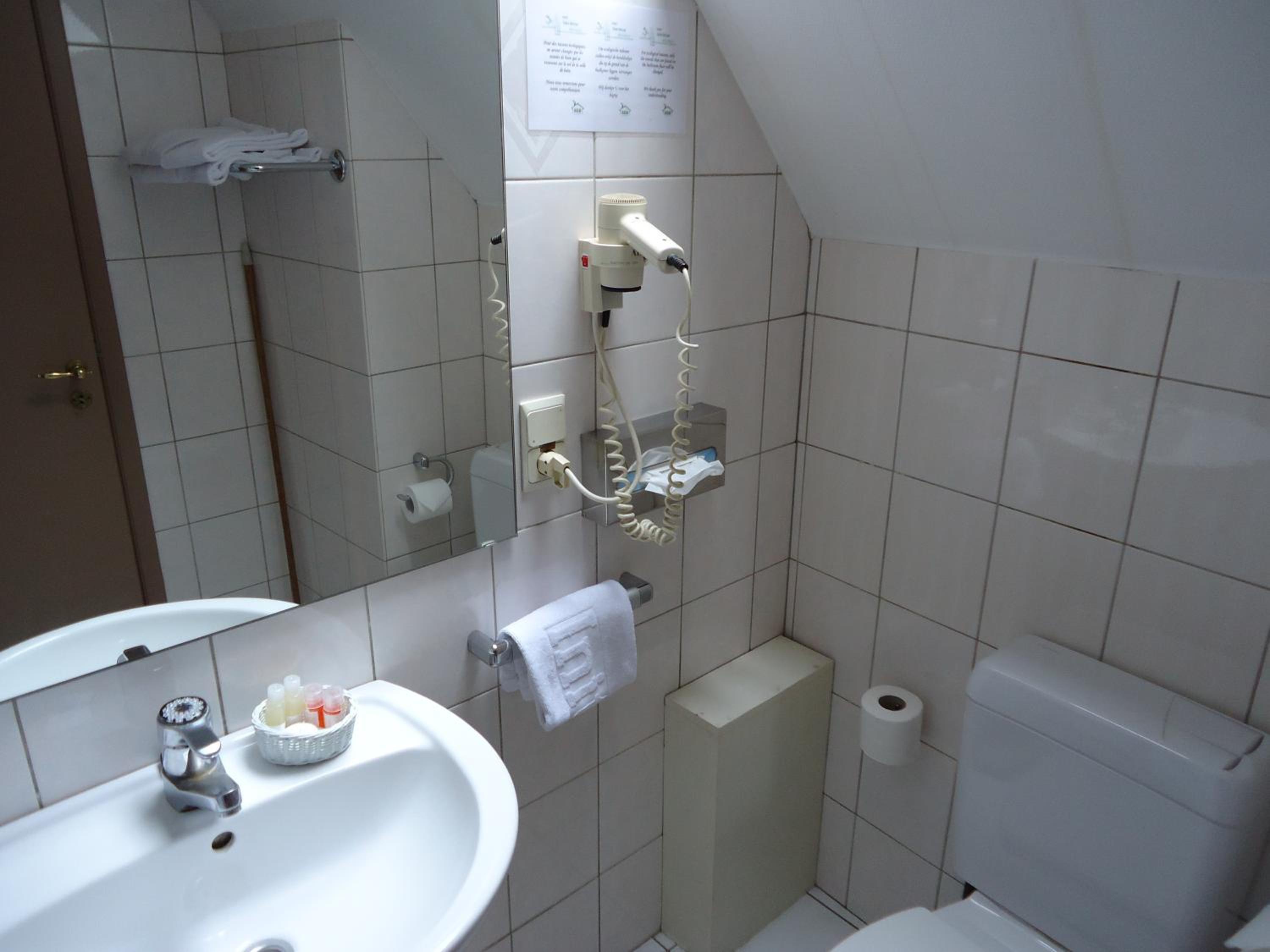 Standard Double Room - Photo 2