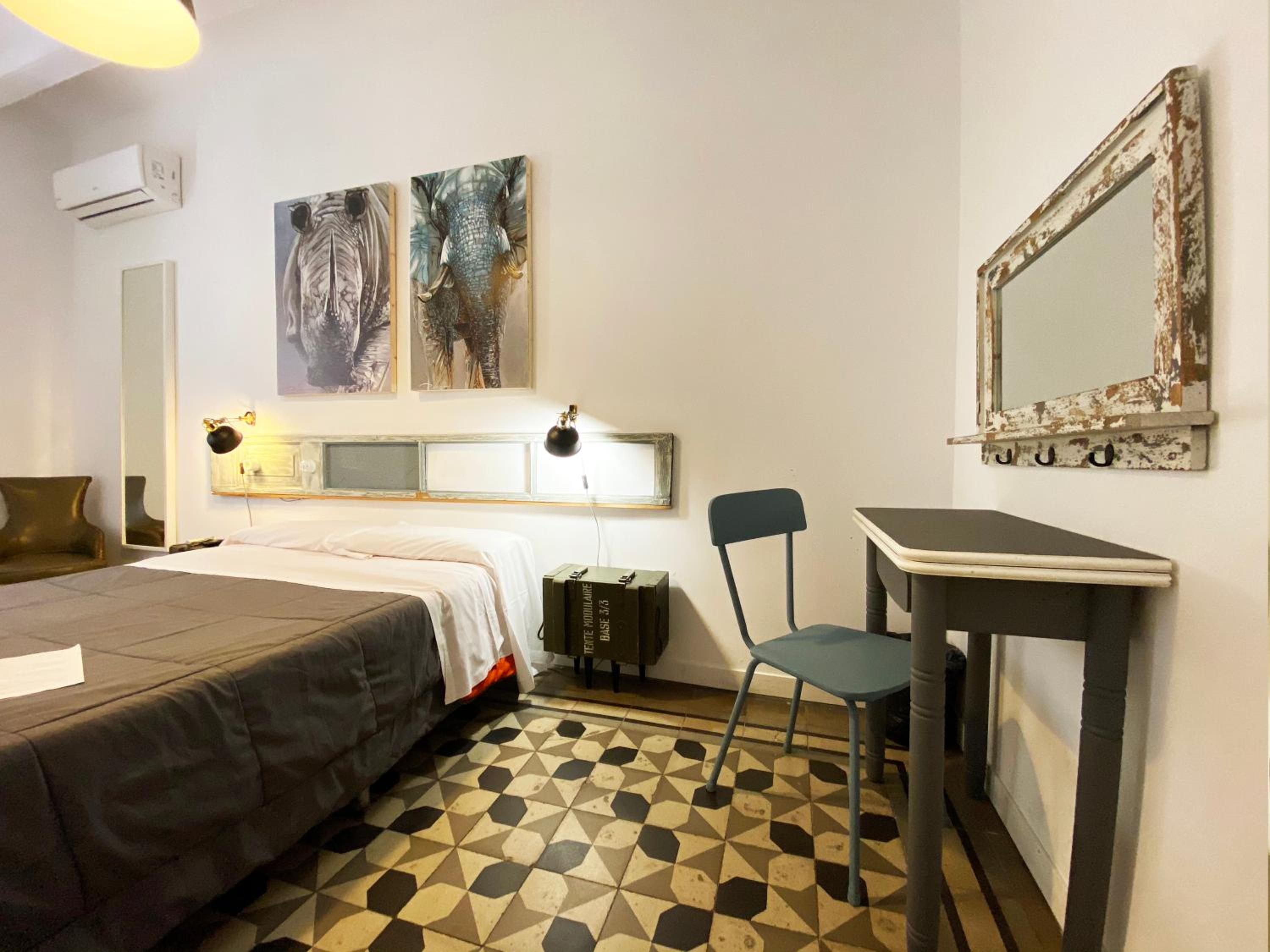 Double Room with Shared Bathroom photo 3