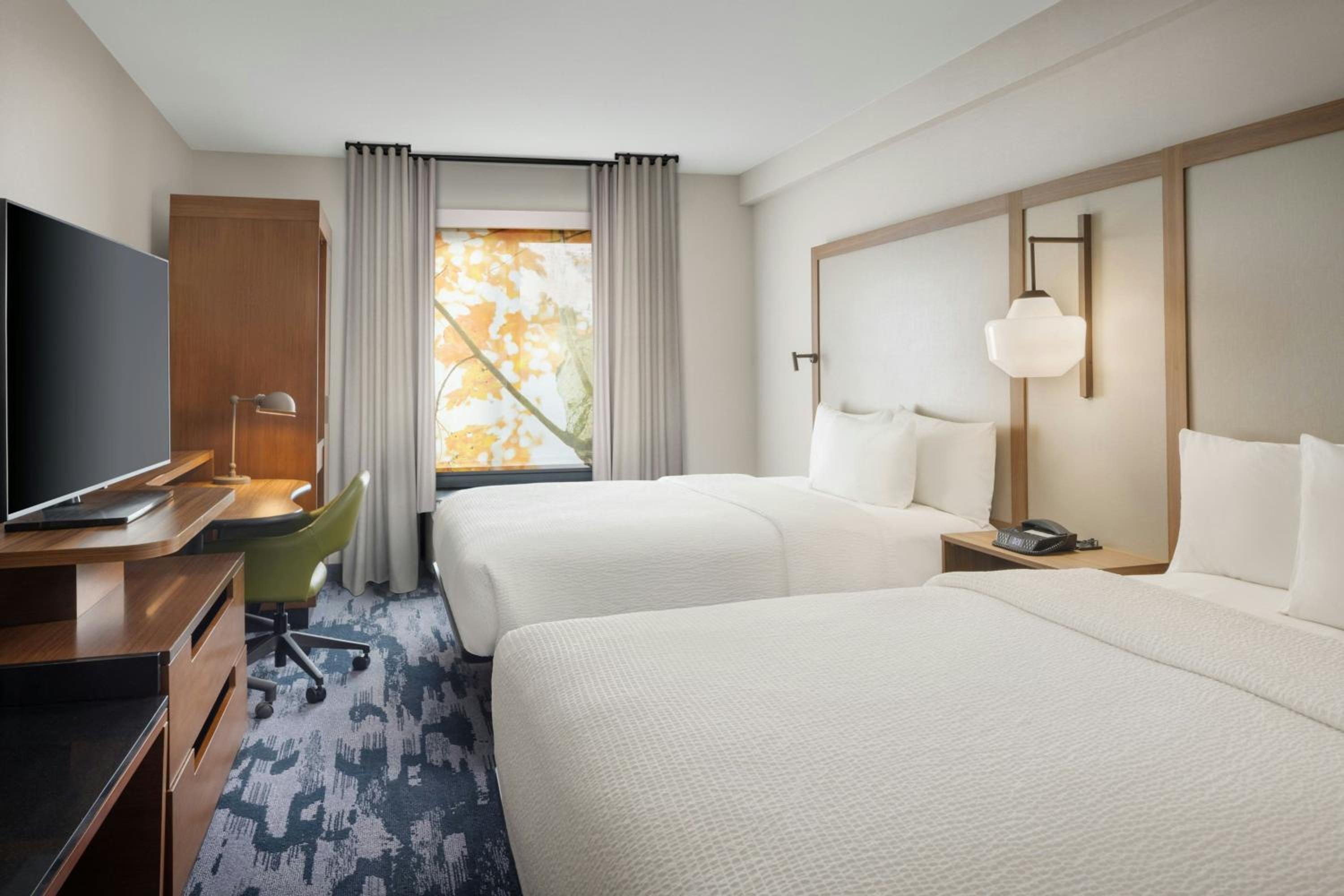 Queen Room with Two Queen Beds - Hearing Accessible