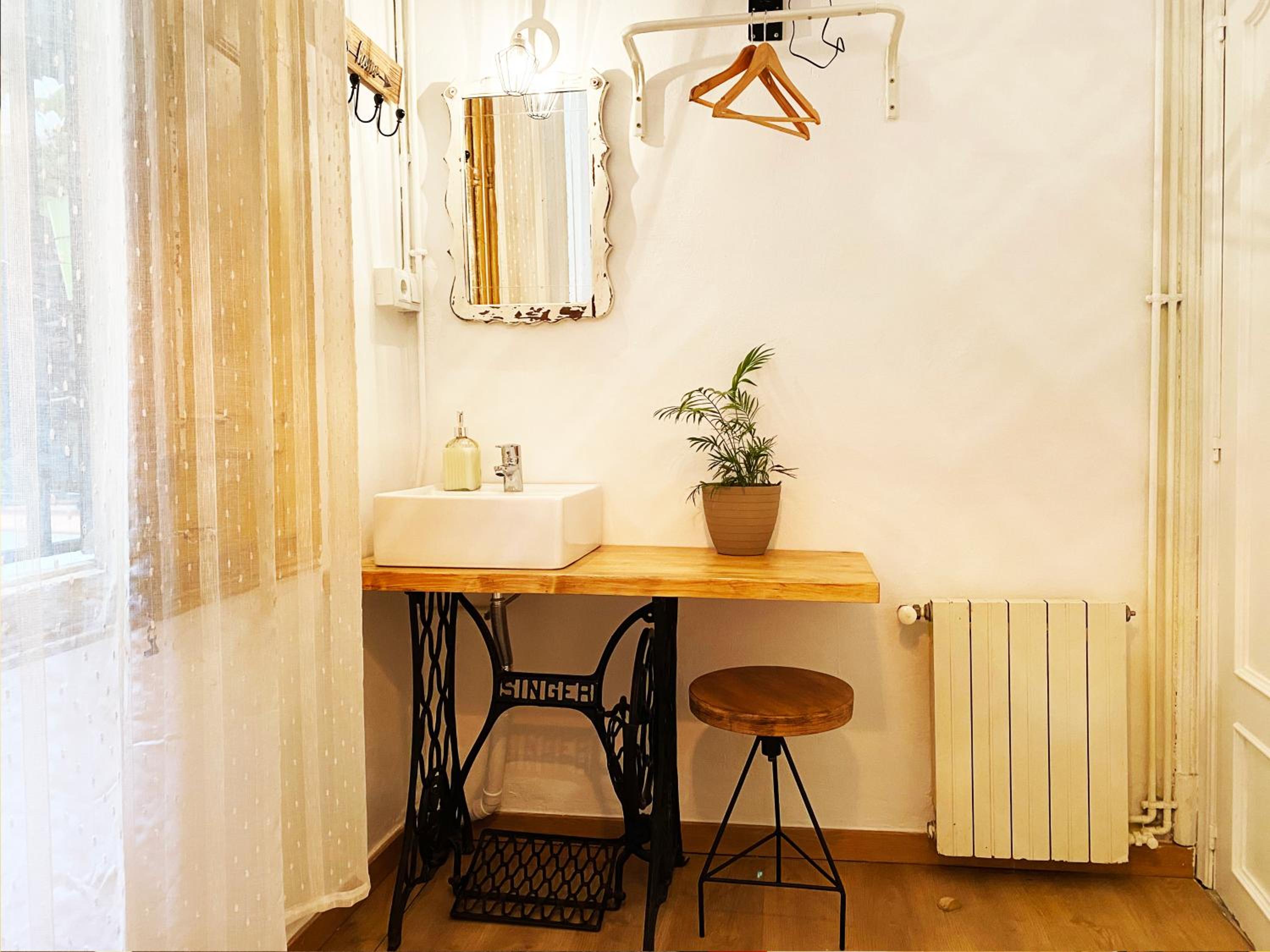 Single Room with Shared Bathroom photo 3