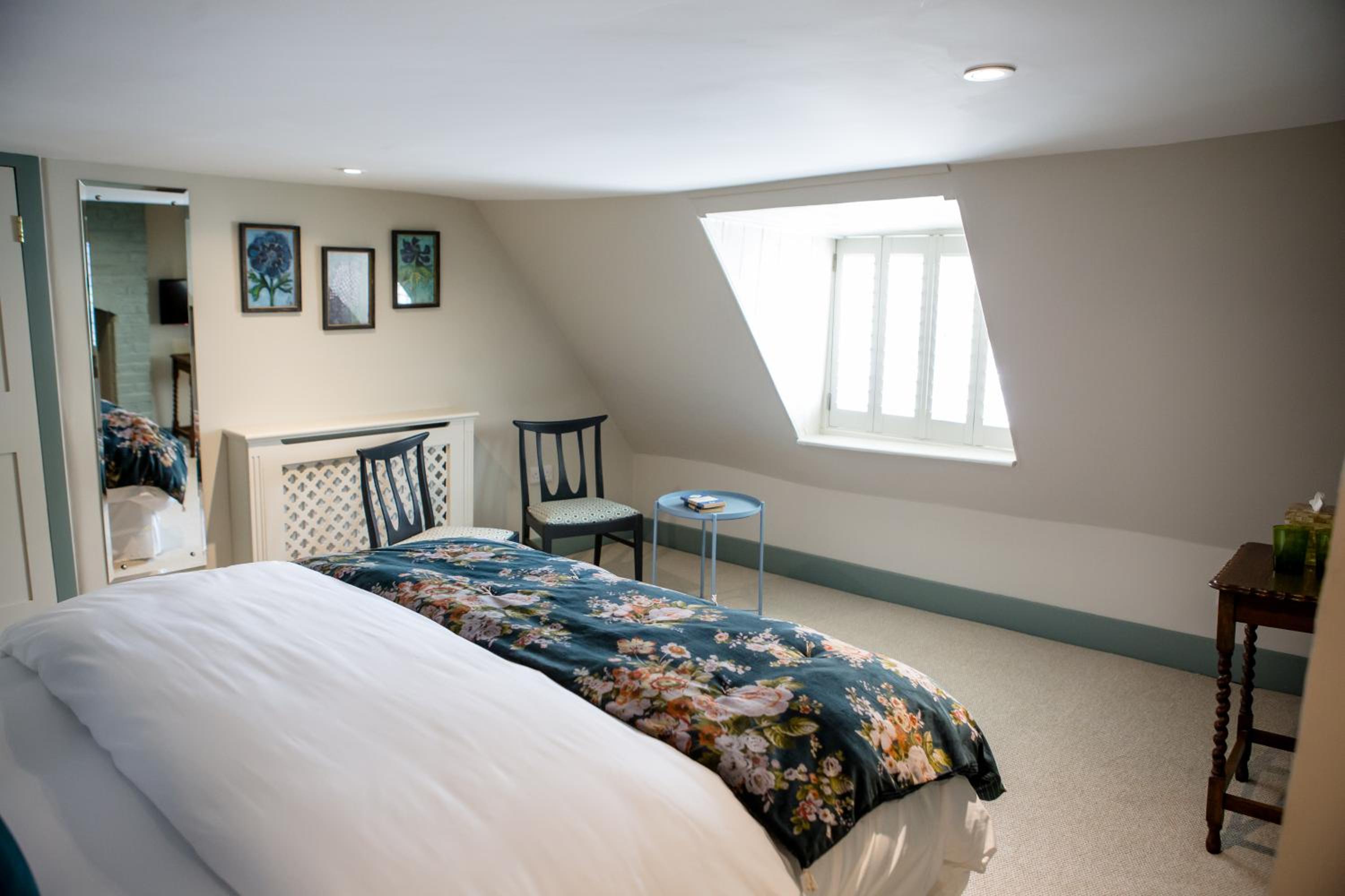 Deluxe Double Room with Bath - Photo 4