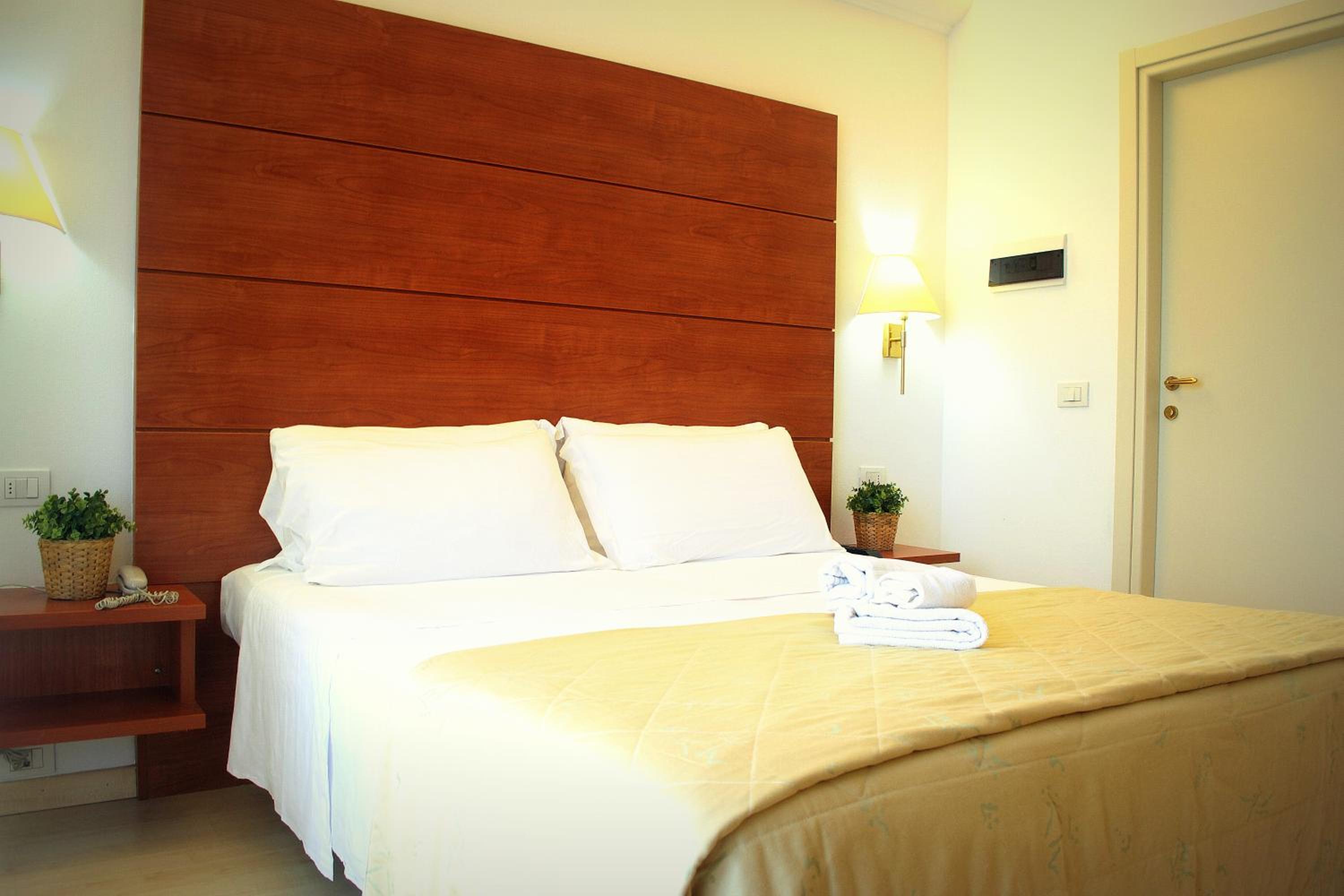 Superior Double or Twin Room - Photo 6