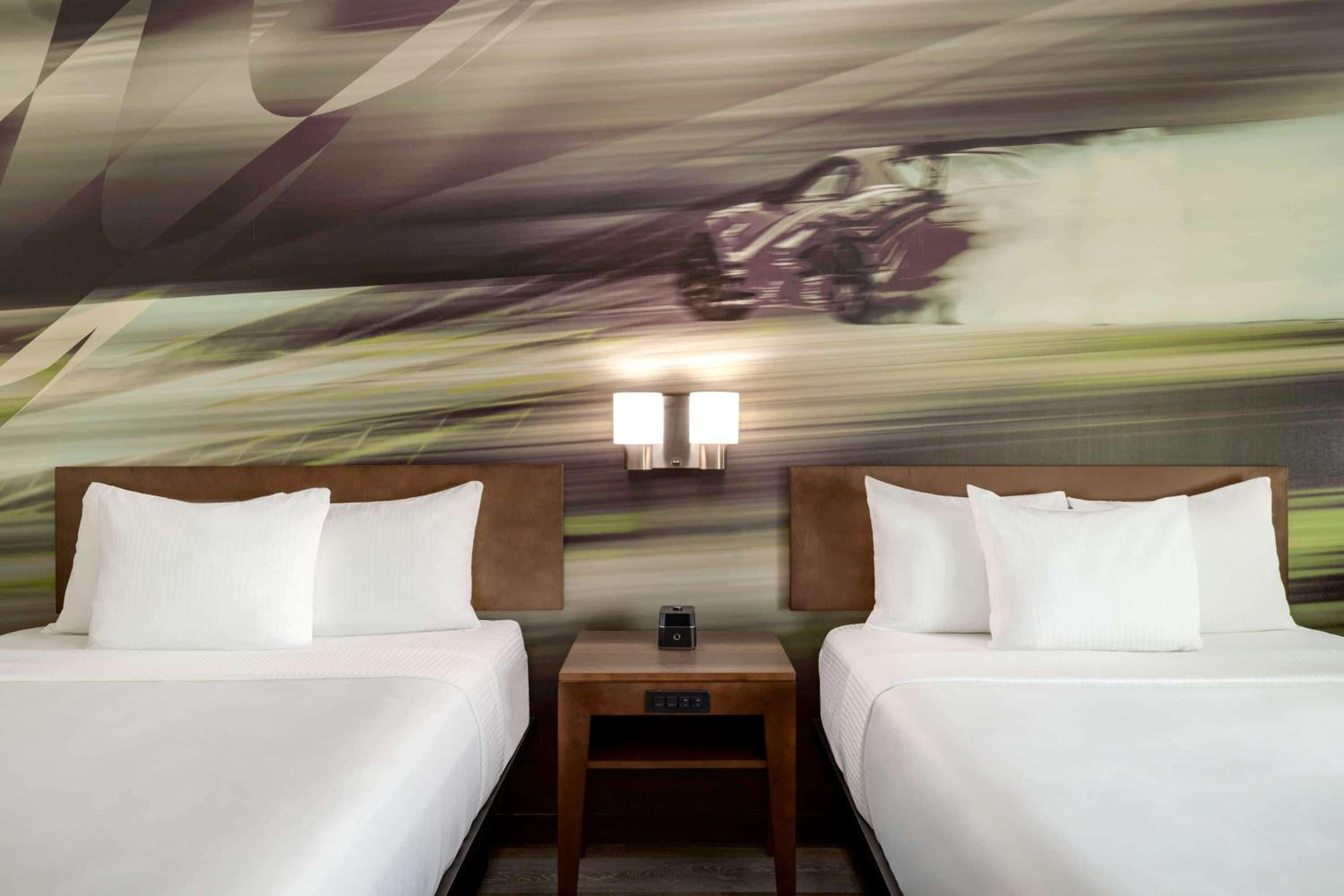 Queen Room with Two Queen Beds - Hearing Impaired Access/Non-Smoking - Photo 3