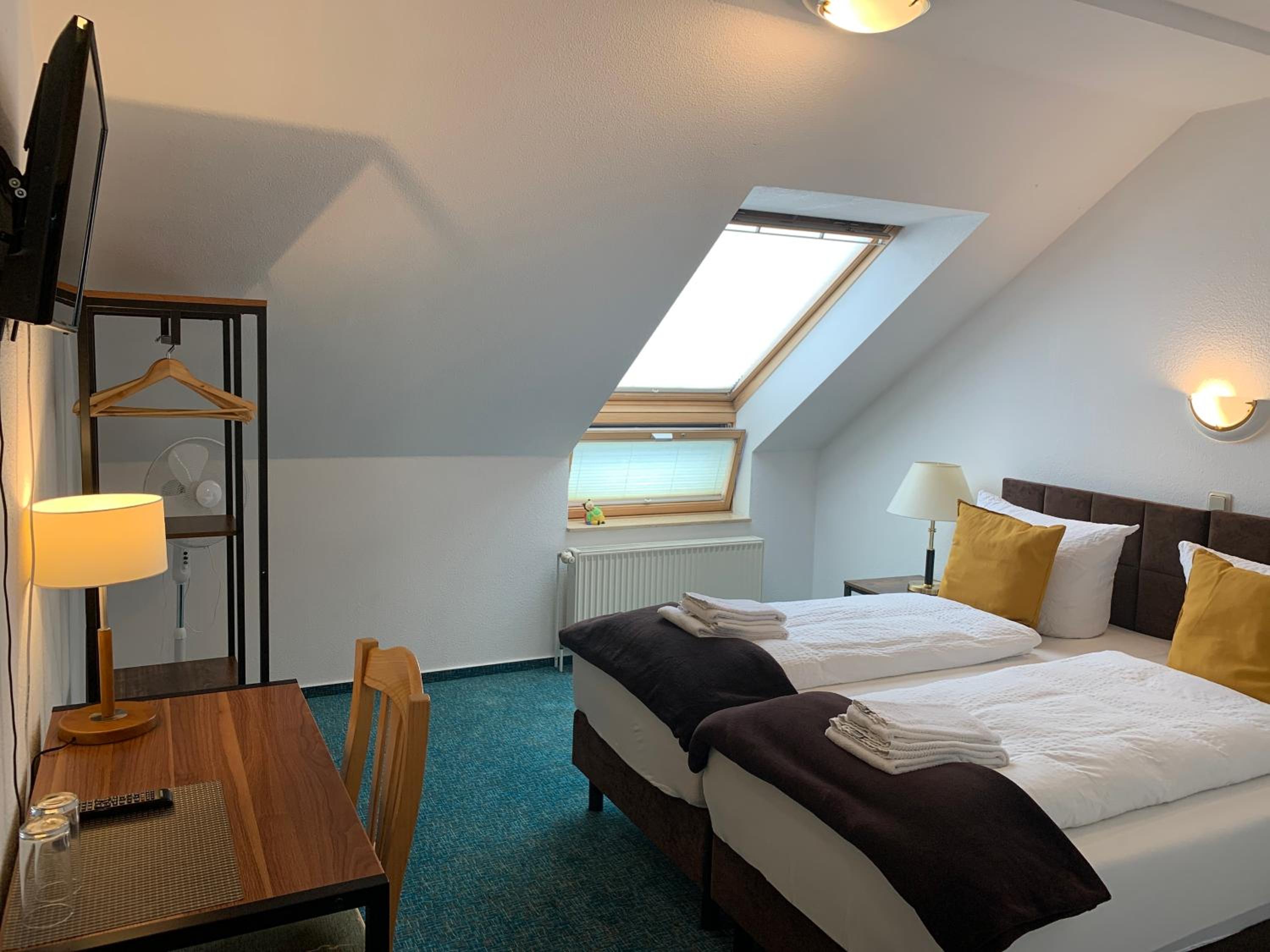 Standard Double Room - Photo 3