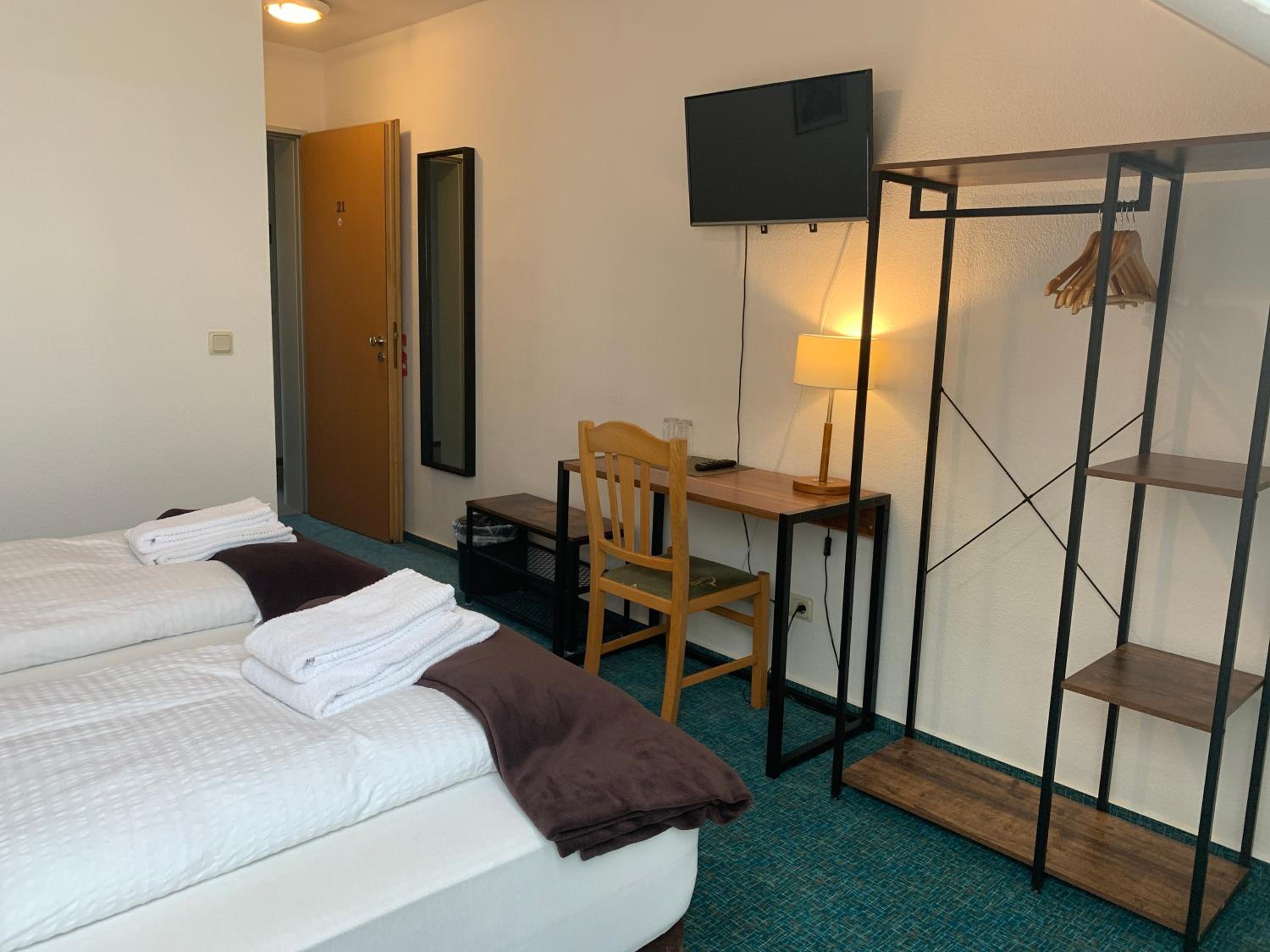 Standard Double Room - Photo 7