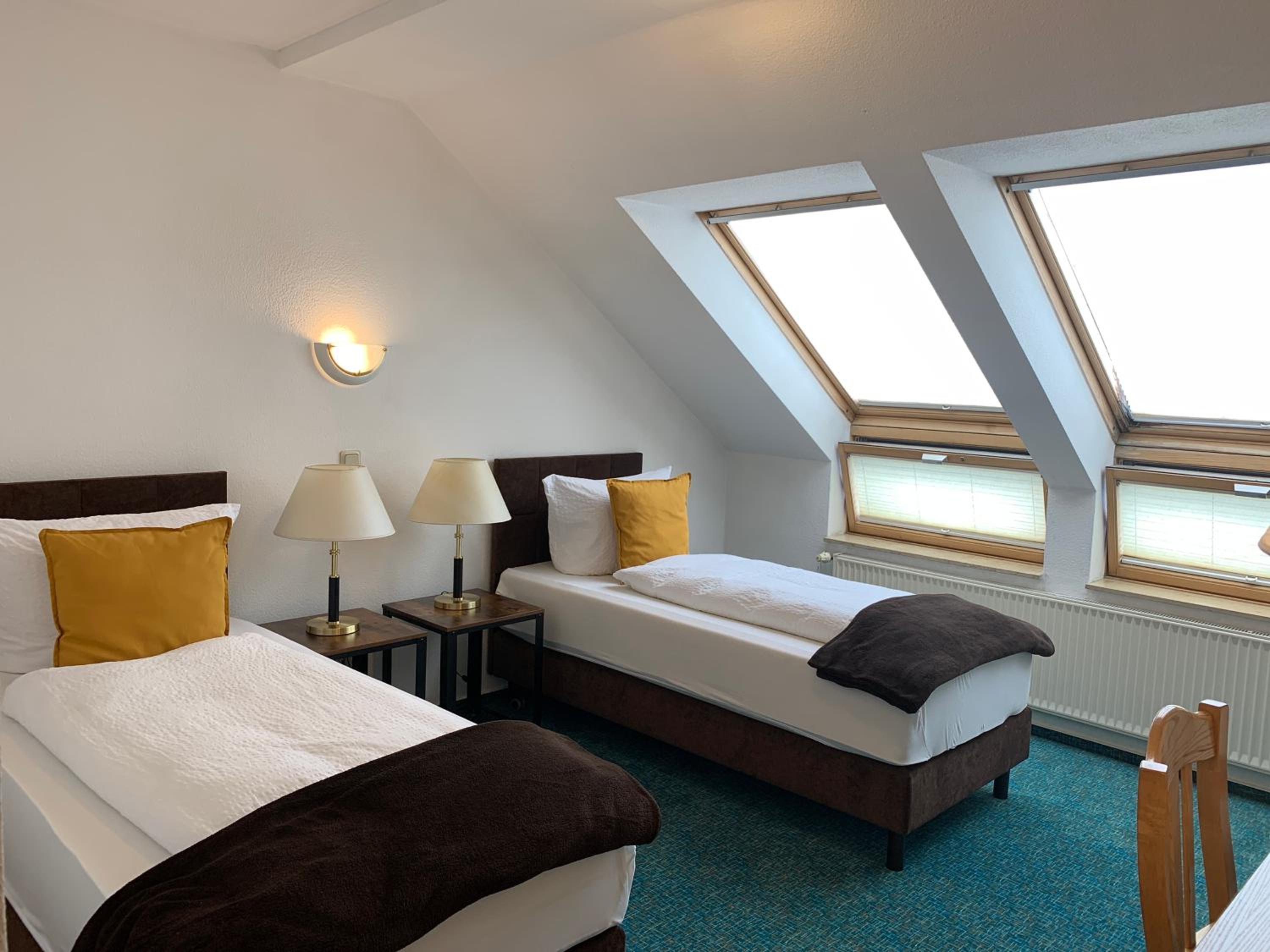 Standard Twin Room - Photo 3