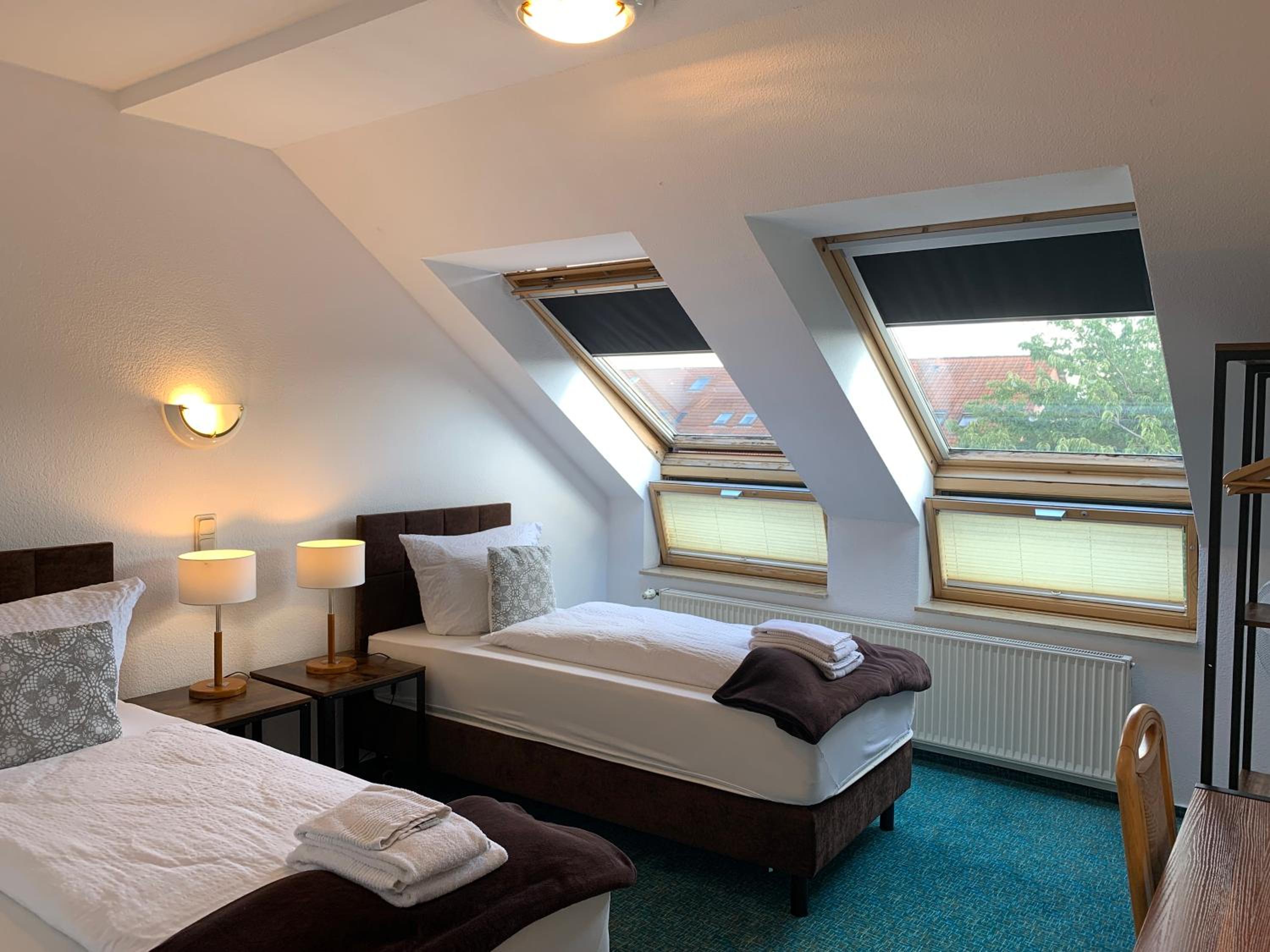 Standard Twin Room - Photo 7