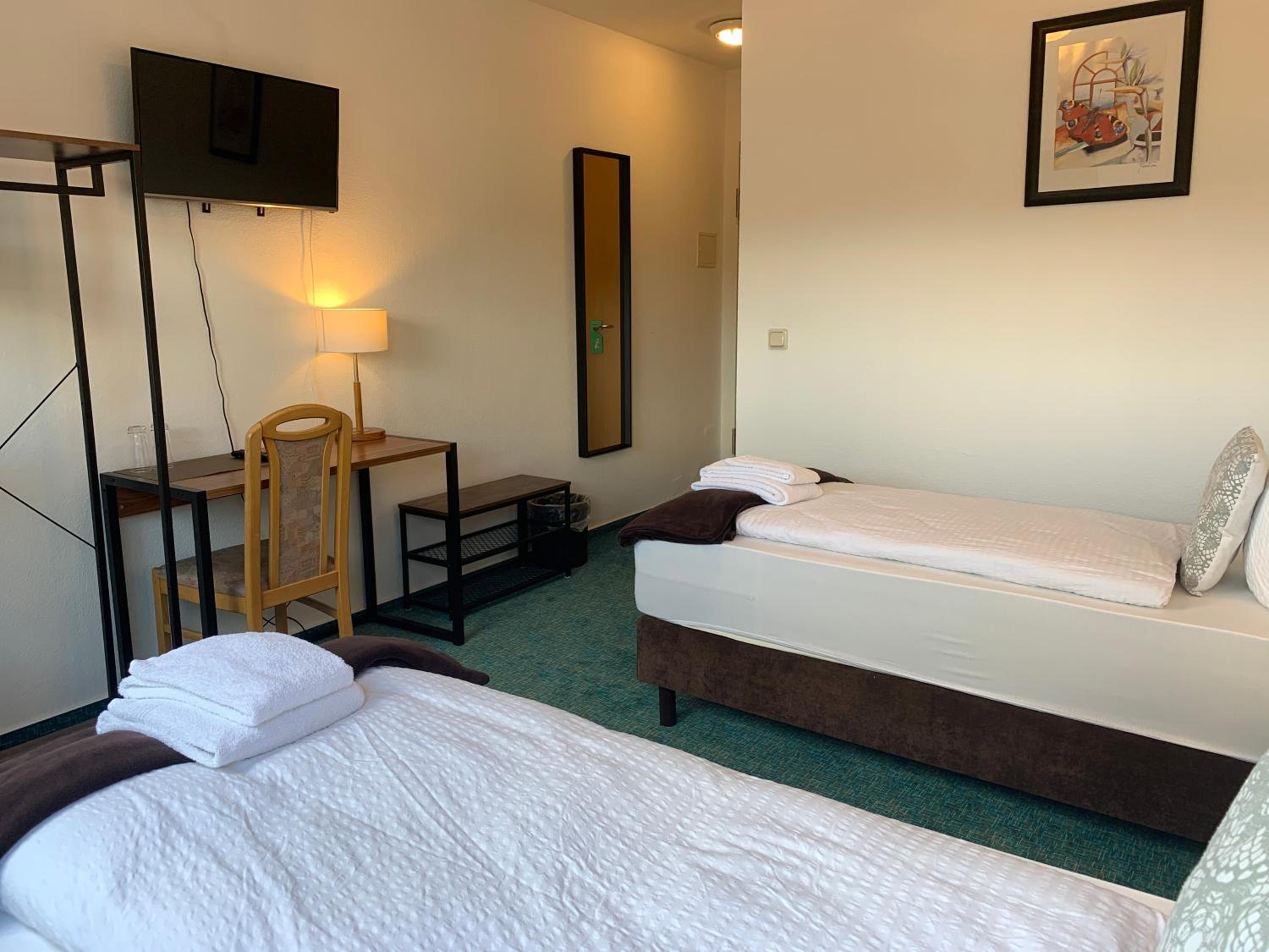 Standard Twin Room - Photo 2