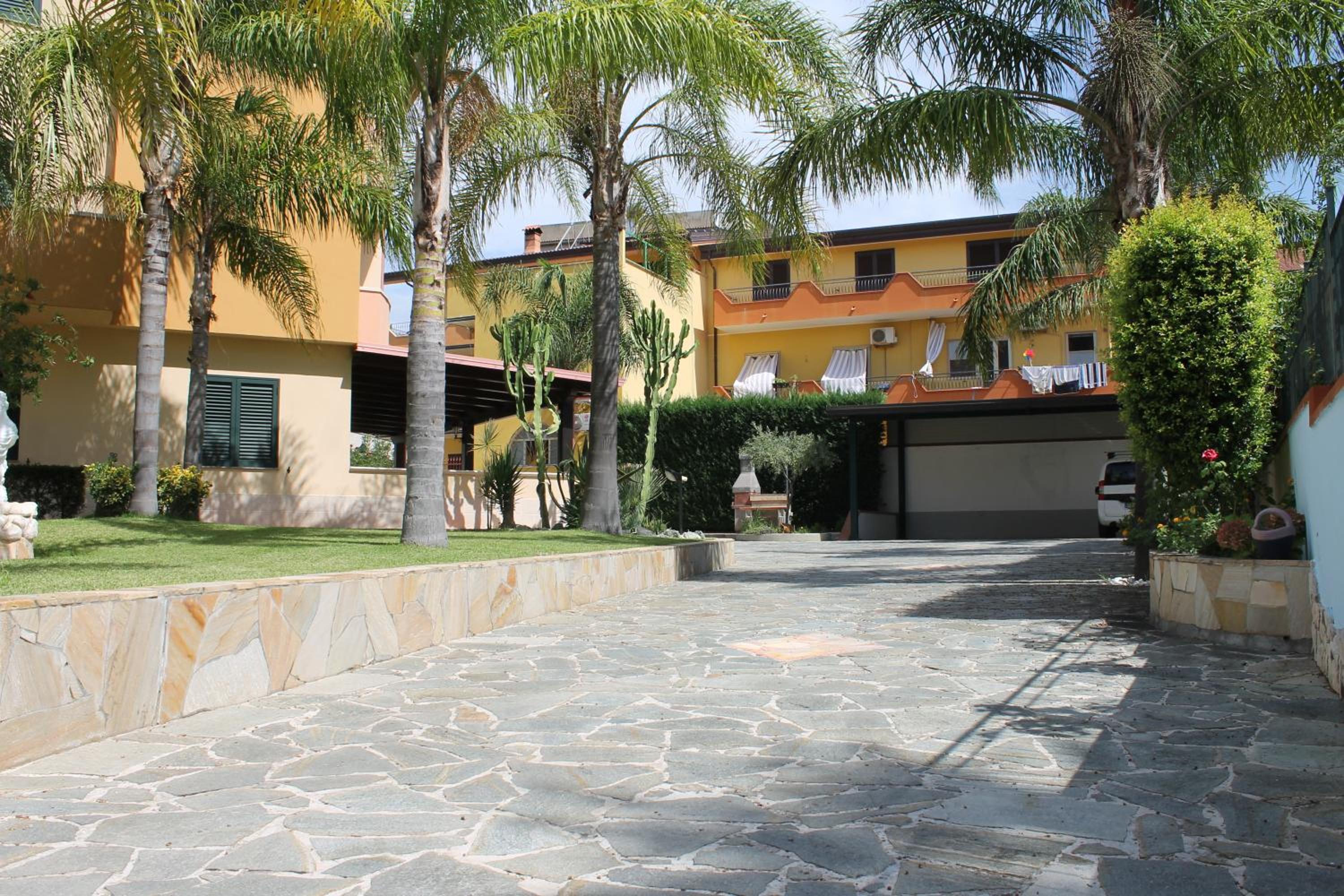 One-Bedroom House - Photo 13