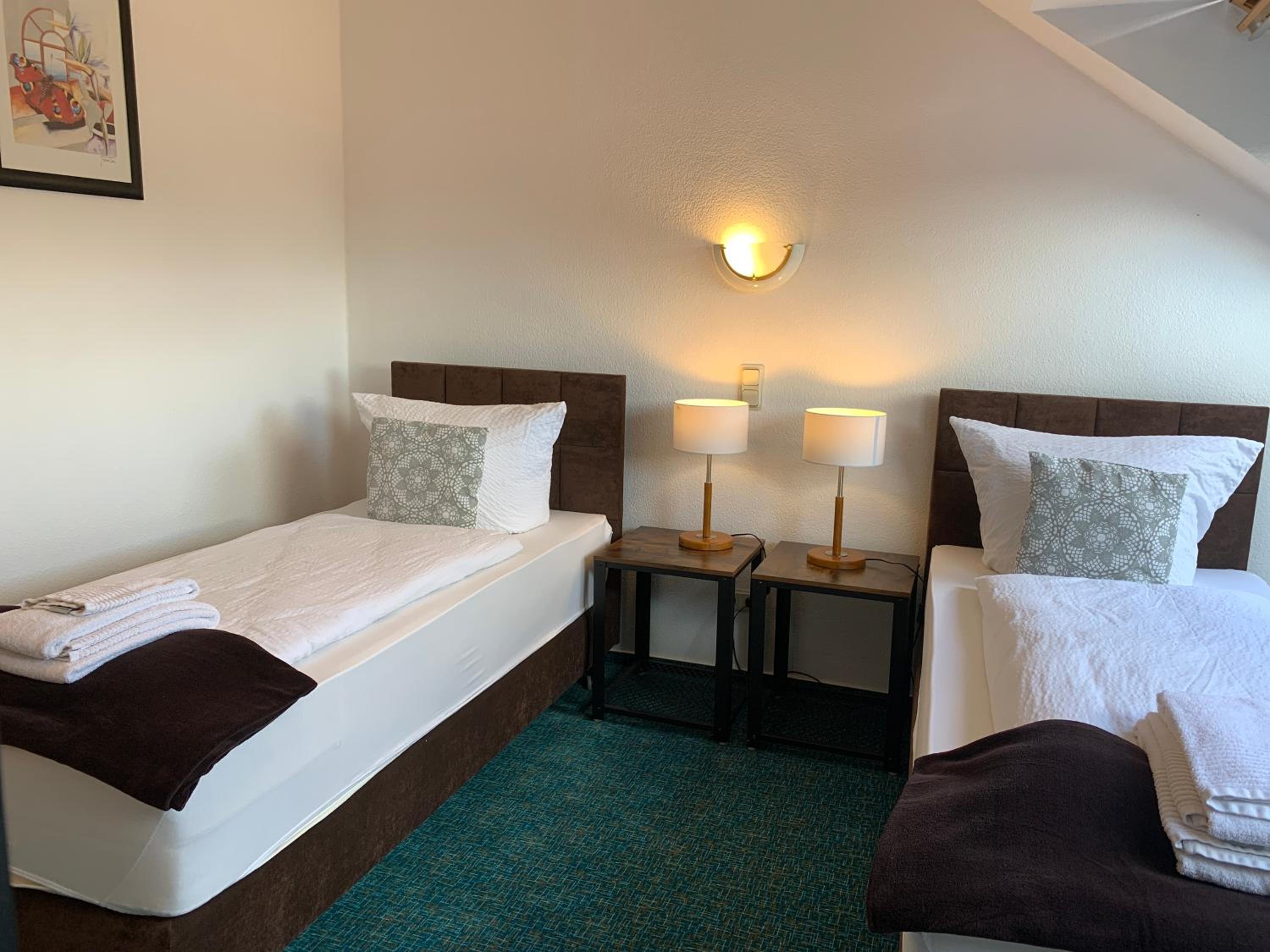 Standard Twin Room - Photo 5