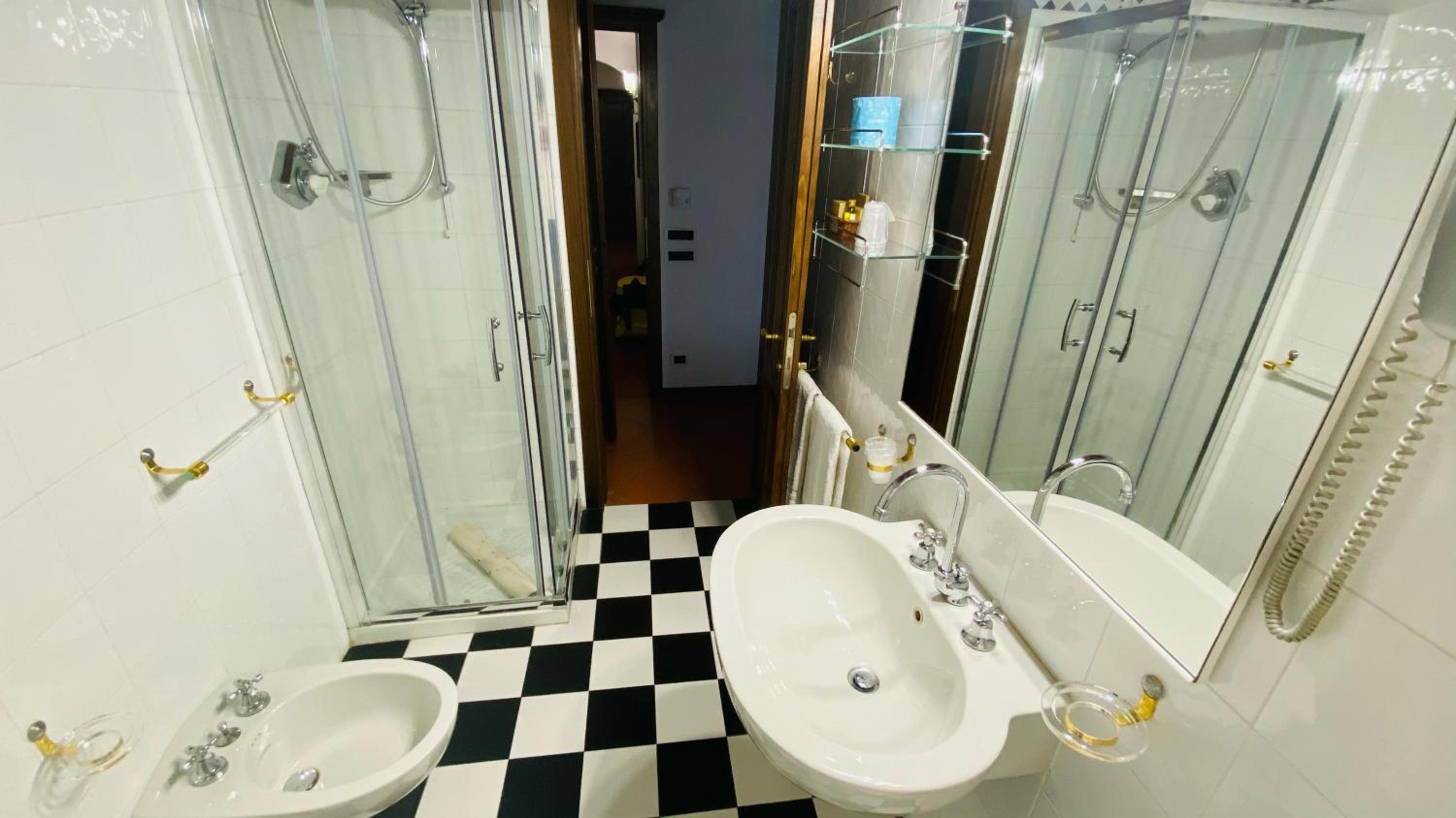 Classic Double or Twin Room - Photo 7