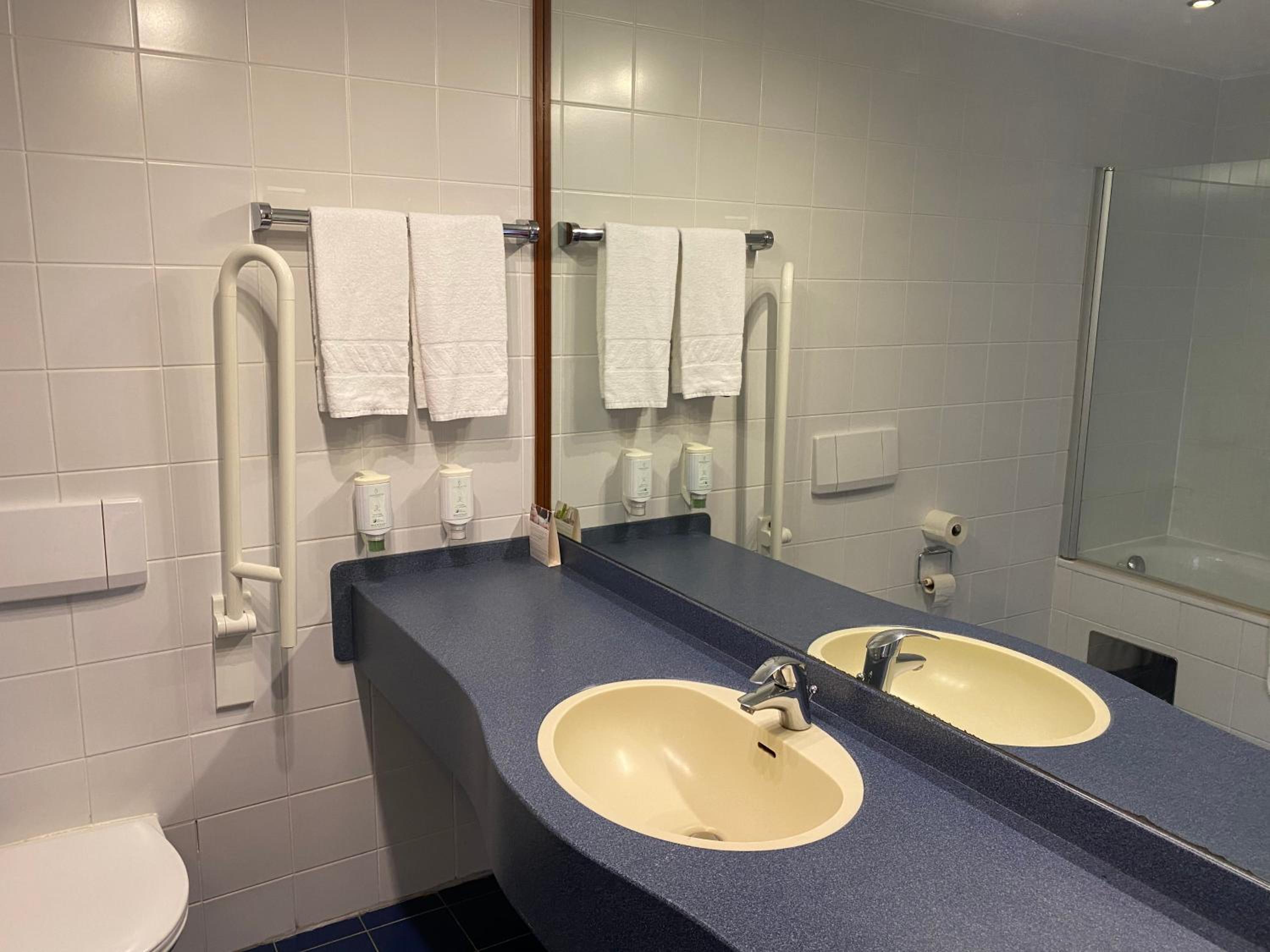 Standard Triple Room - Photo 3