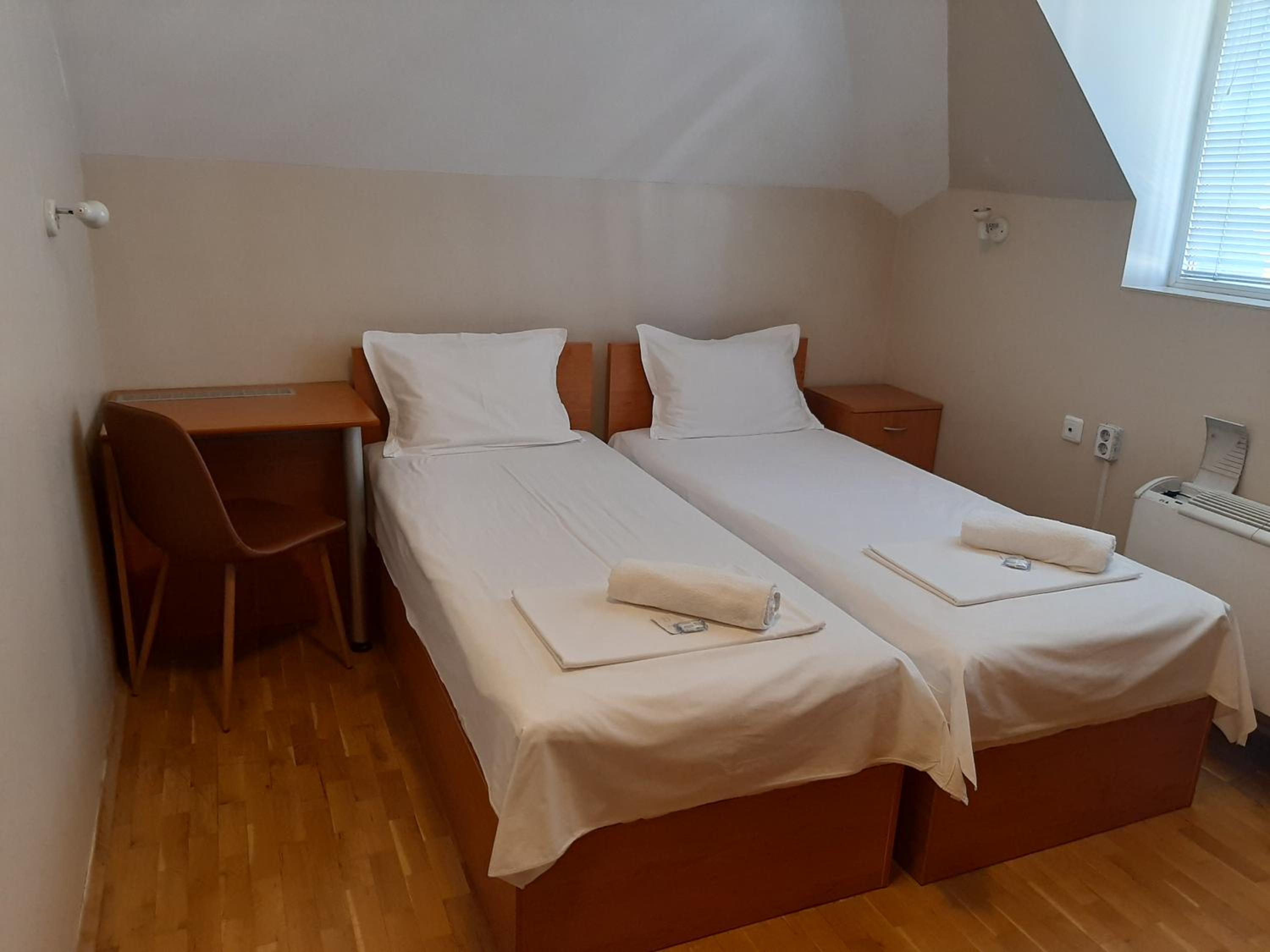 Twin Room with Shared Bathroom photo 2