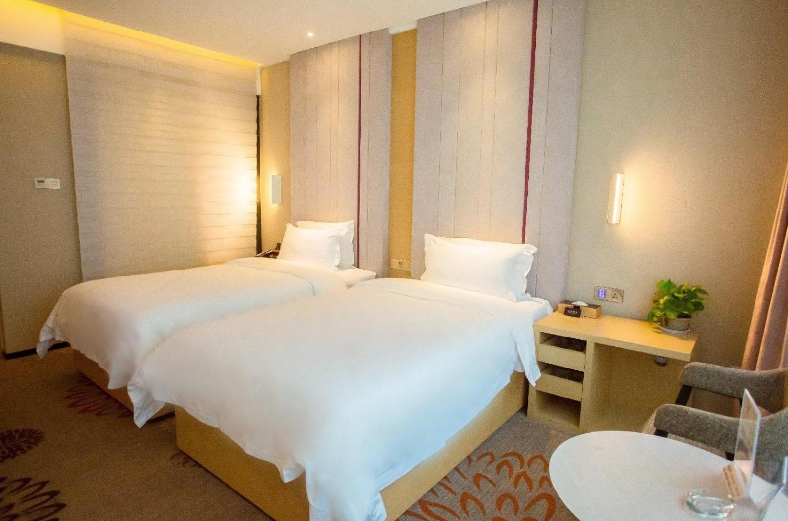 Deluxe Twin Room - Photo 13