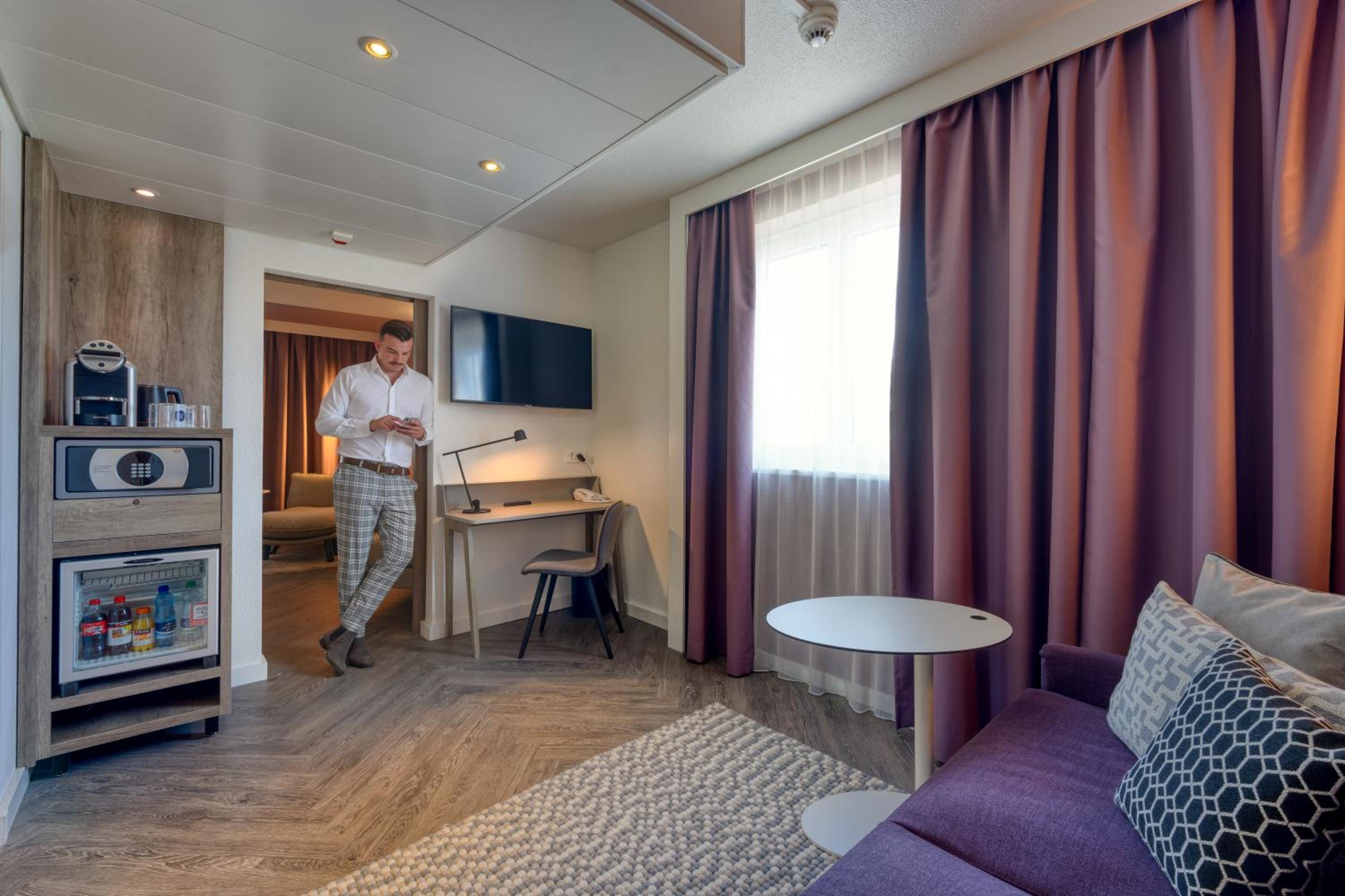 Two Bedroom Suite with Double Bed and Sofa  - Photo 2